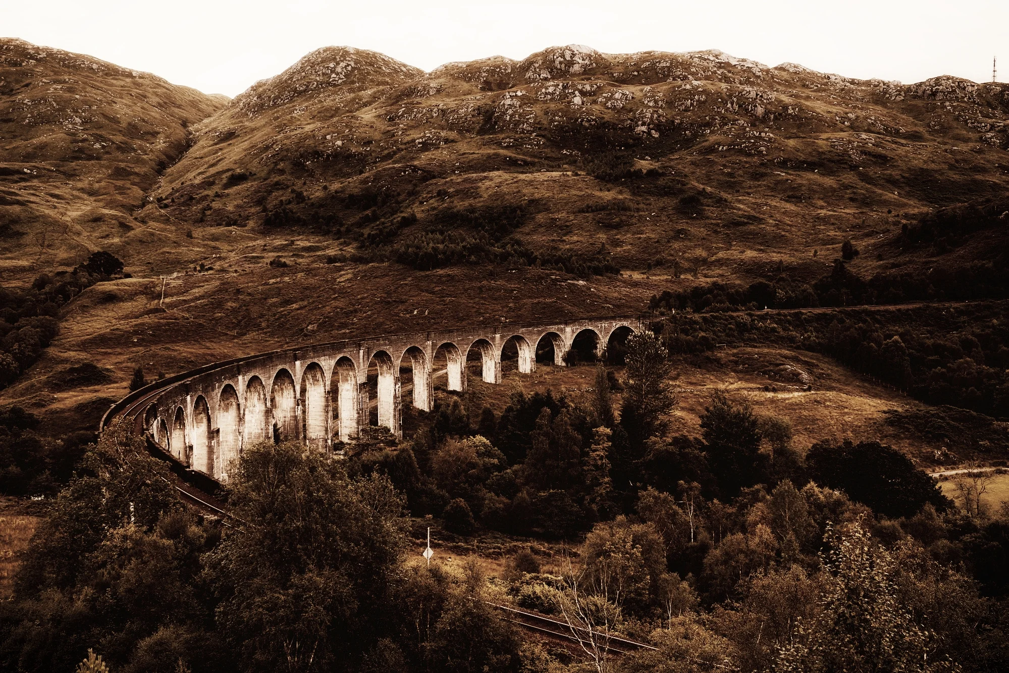 aquedect-landscape-with-hills-in-scotland.jpg