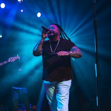 Check out @jboogmusic's new single 'Fire Up Di Roses' with The Green, Common Kings, and Fiji. Don't miss the acclaimed reggae artist with special guest @cashaleymusic on May 3.
Get tickets now at the link in our bio 🎟️