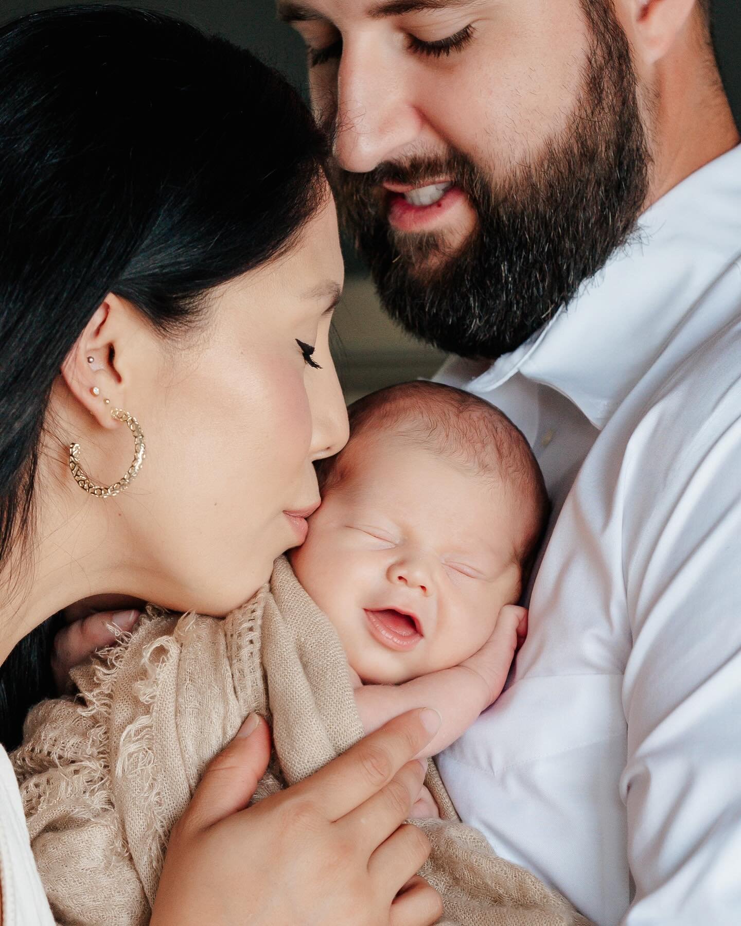 💋💋
.
.
.
.
.
#dallasnewbornphotographer #dallasnewbornphotography #fortworthnewbornphotography #fortworthnewbornphotographer #dfwnewbornphotographer #dfwnewbornphotography #happynewborn #smilingnewborn #lifestylenewbornphotography