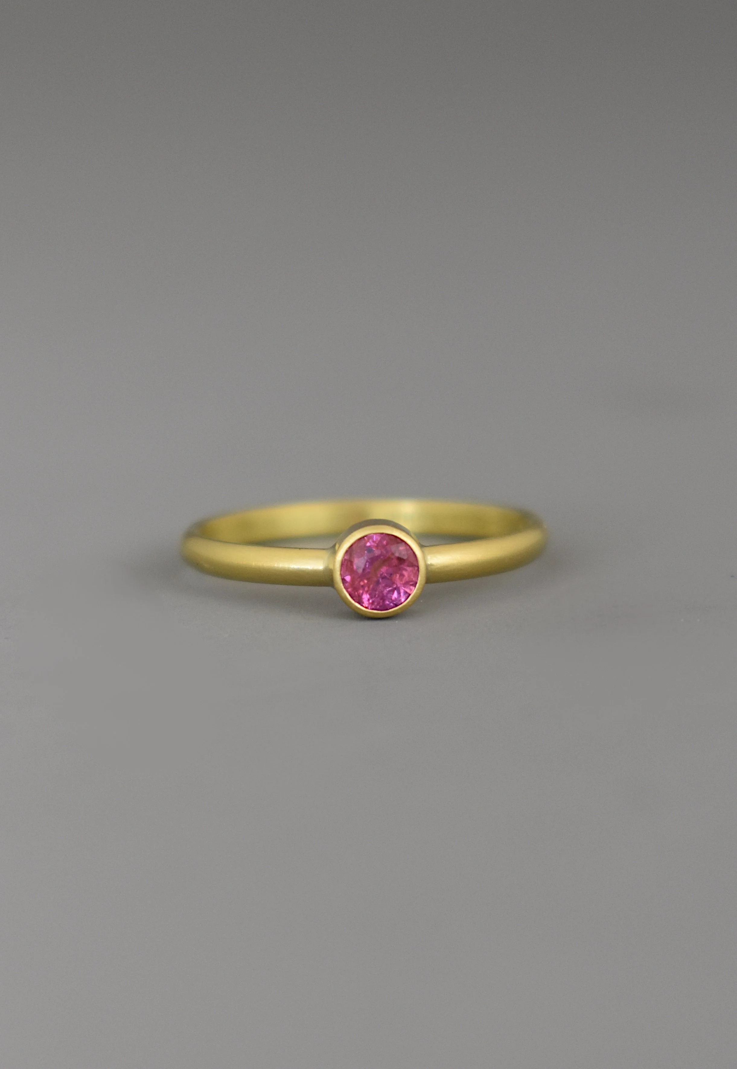Hot Pink Sapphire Ring, 18k gold