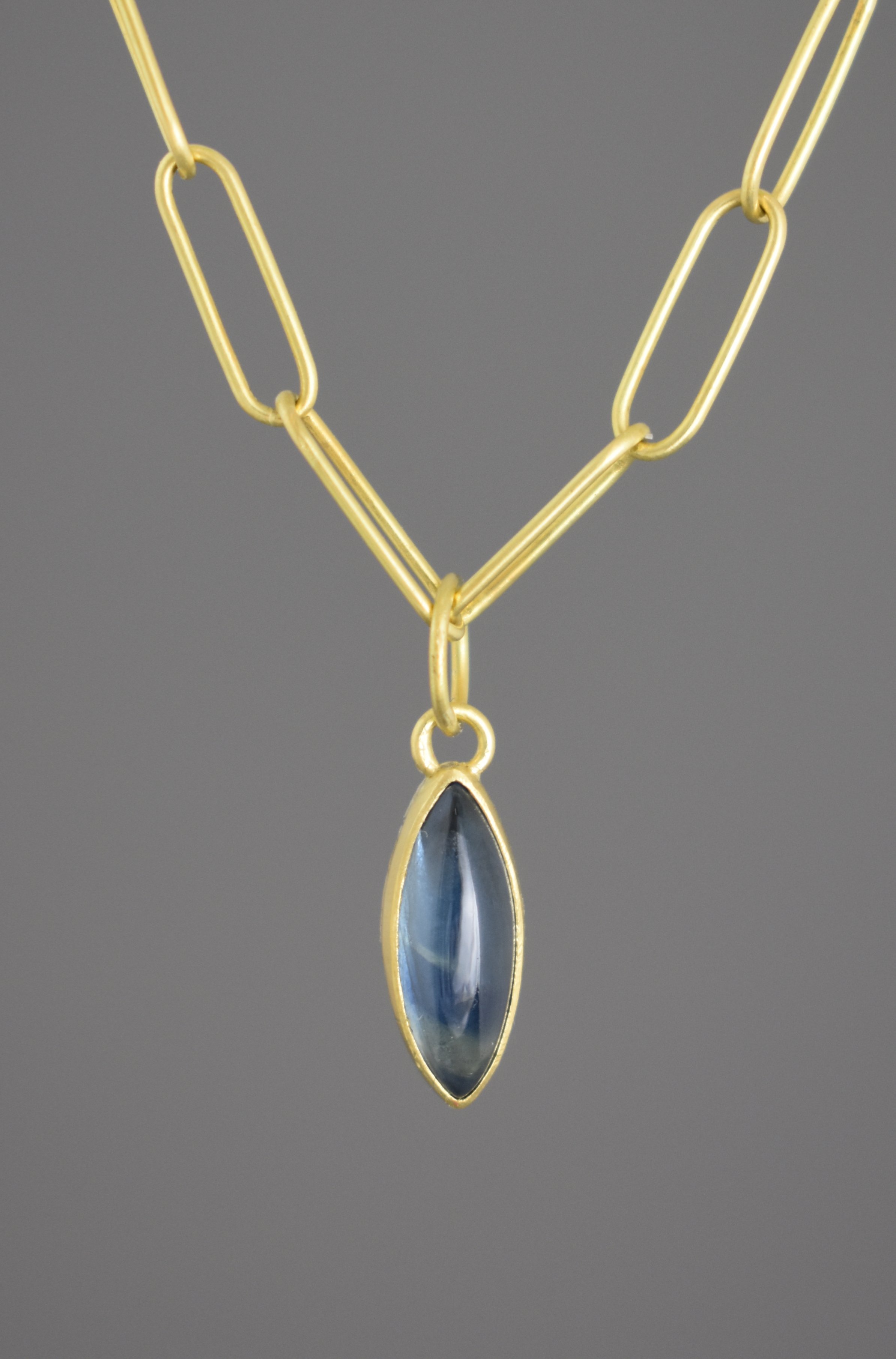 Sapphire Marquise Cabochon, 18k gold
