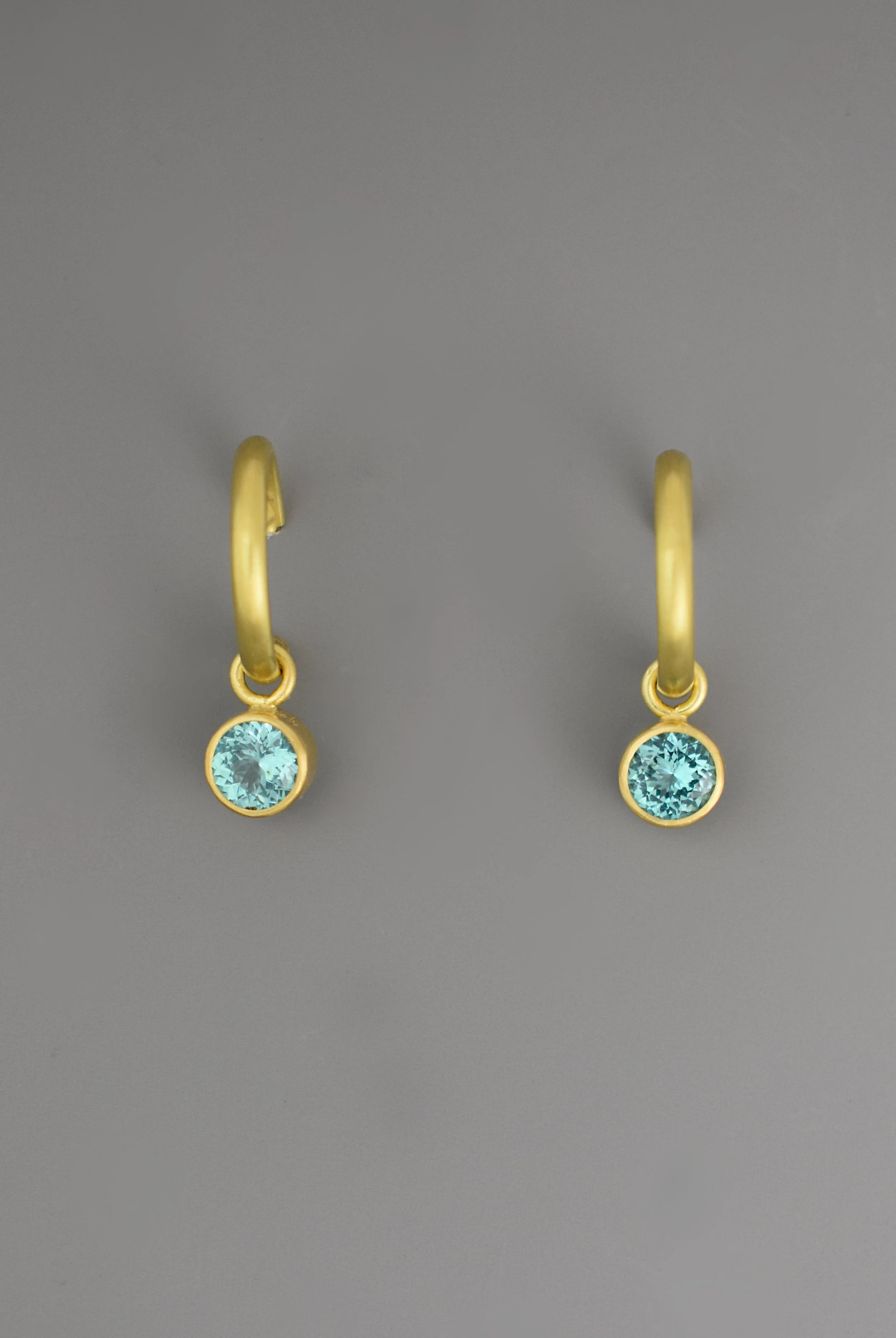Apatite Drops, 18k gold