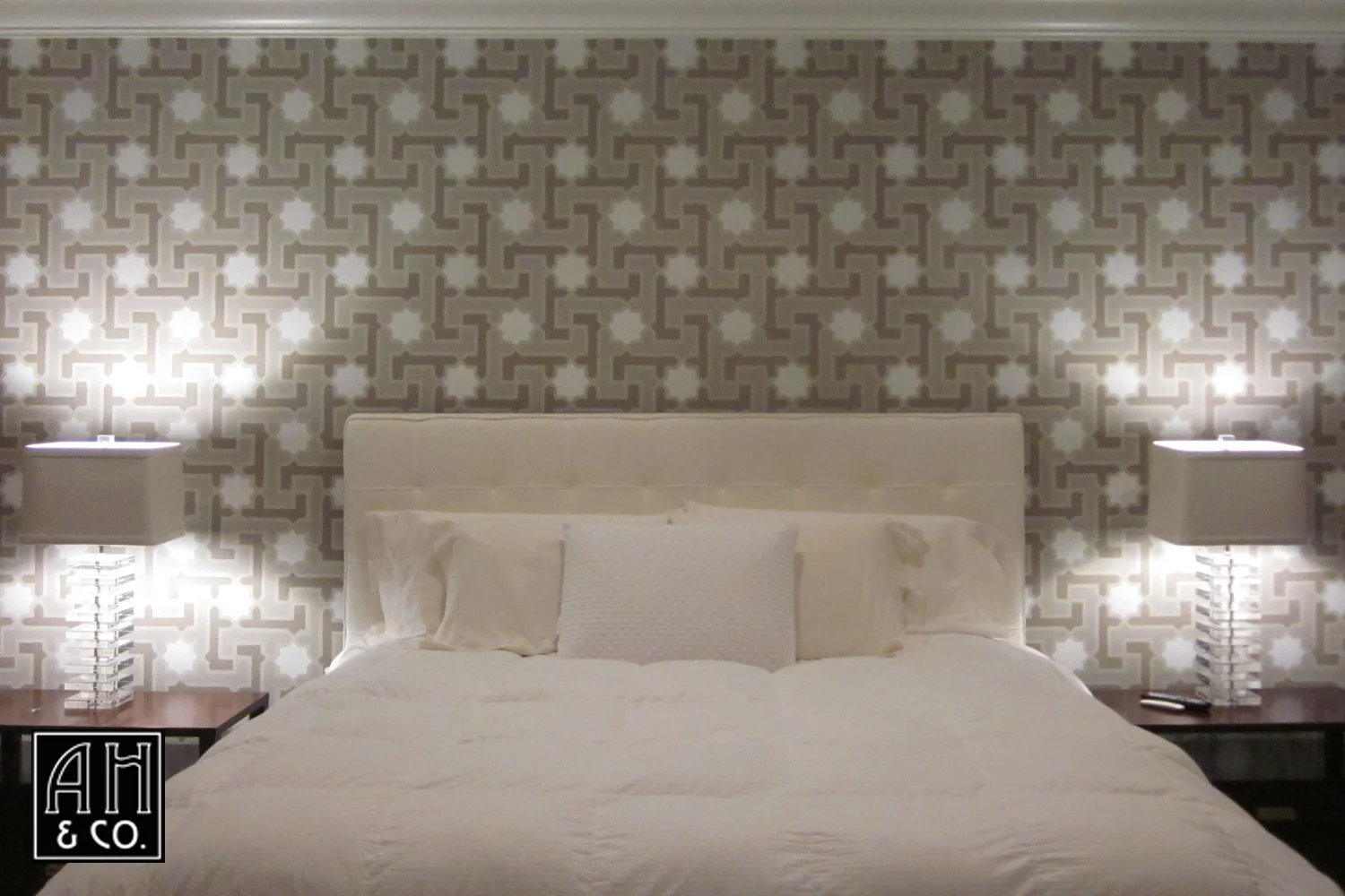 MODERN TAUPE & GRAY MOROCCAN PATTERN WALL