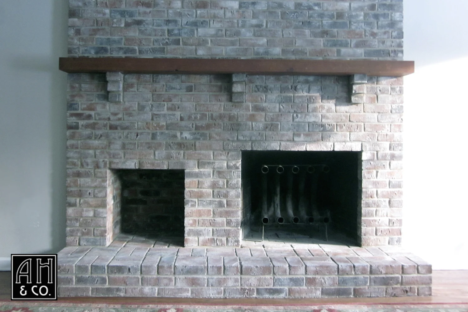 COLOR WASHED BRICKFACE IN GRAY GLAZE
