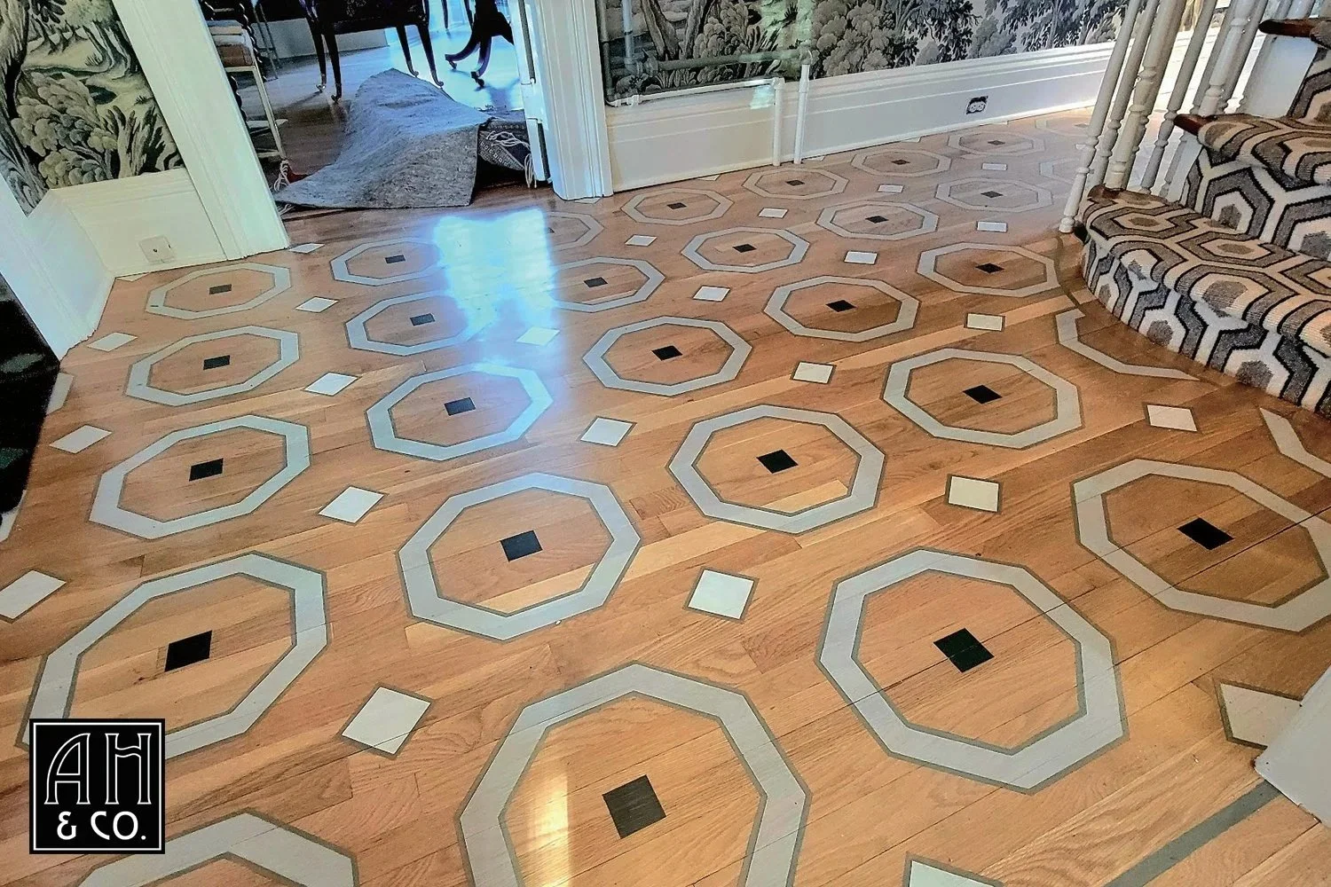 DETAILED OCTAGON PATTERN HAND-PAINTED ENTRY FLOOR