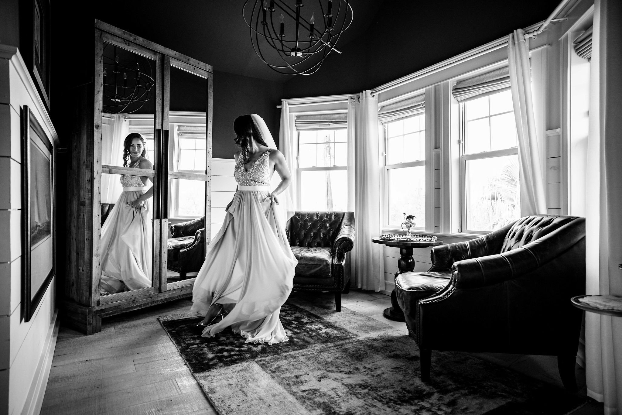Austing wedding photographer - mirror - dress sway.jpg