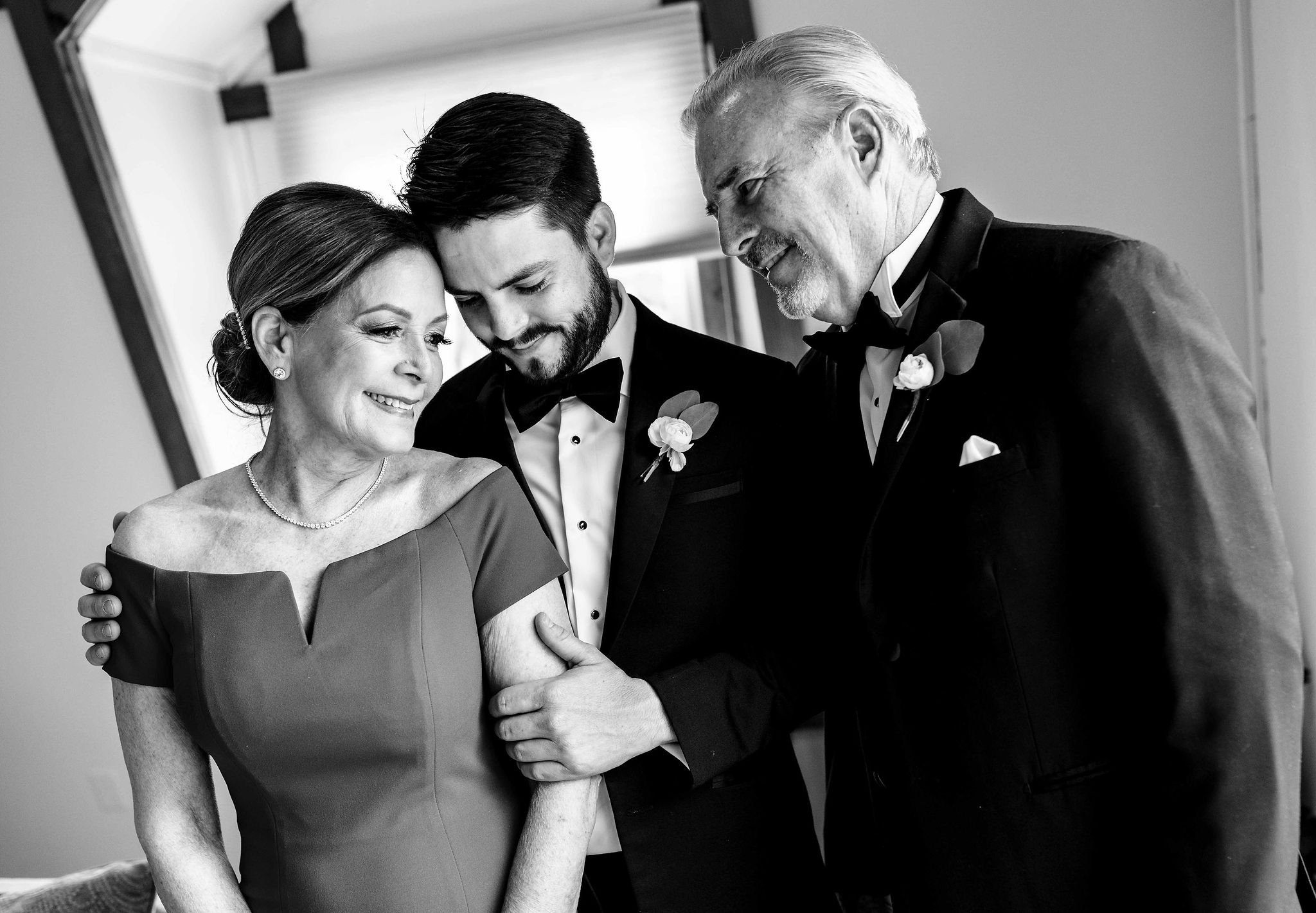 Groom moments with parents.jpg