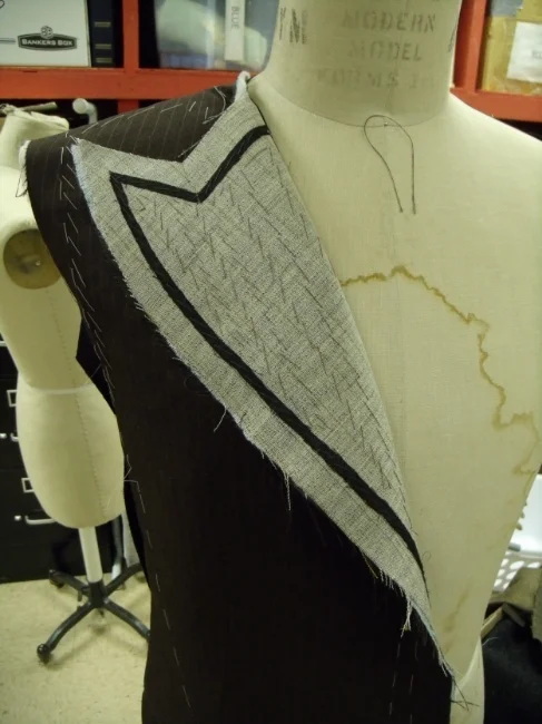  Close-up of lapel with twill tape and pad stitching. 