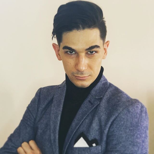 The #face of #accomplishment after banging out a #dope #selftape
📽📽📽
#actor #actorslife #pocketsquare #blazer #turtleneck #sauce #sleepdeprived #ringlight #somanyfilters #kurdish