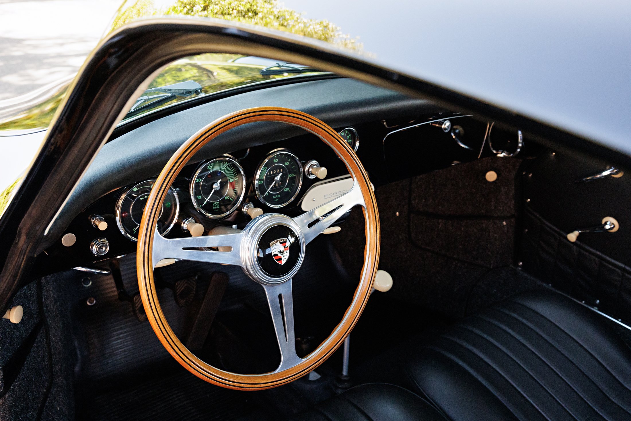 1959_Porsche_365A_10.jpg