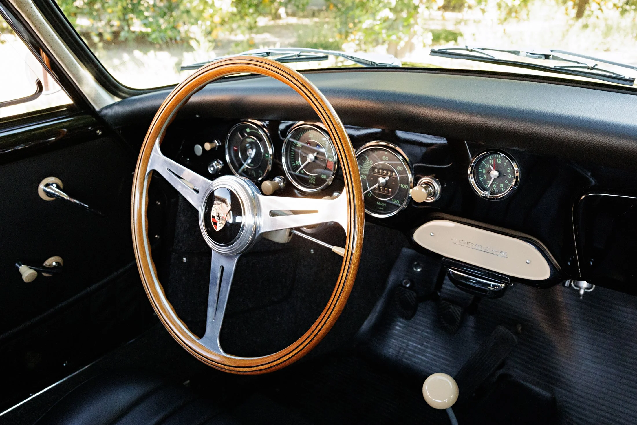1959_Porsche_365A_12.jpg