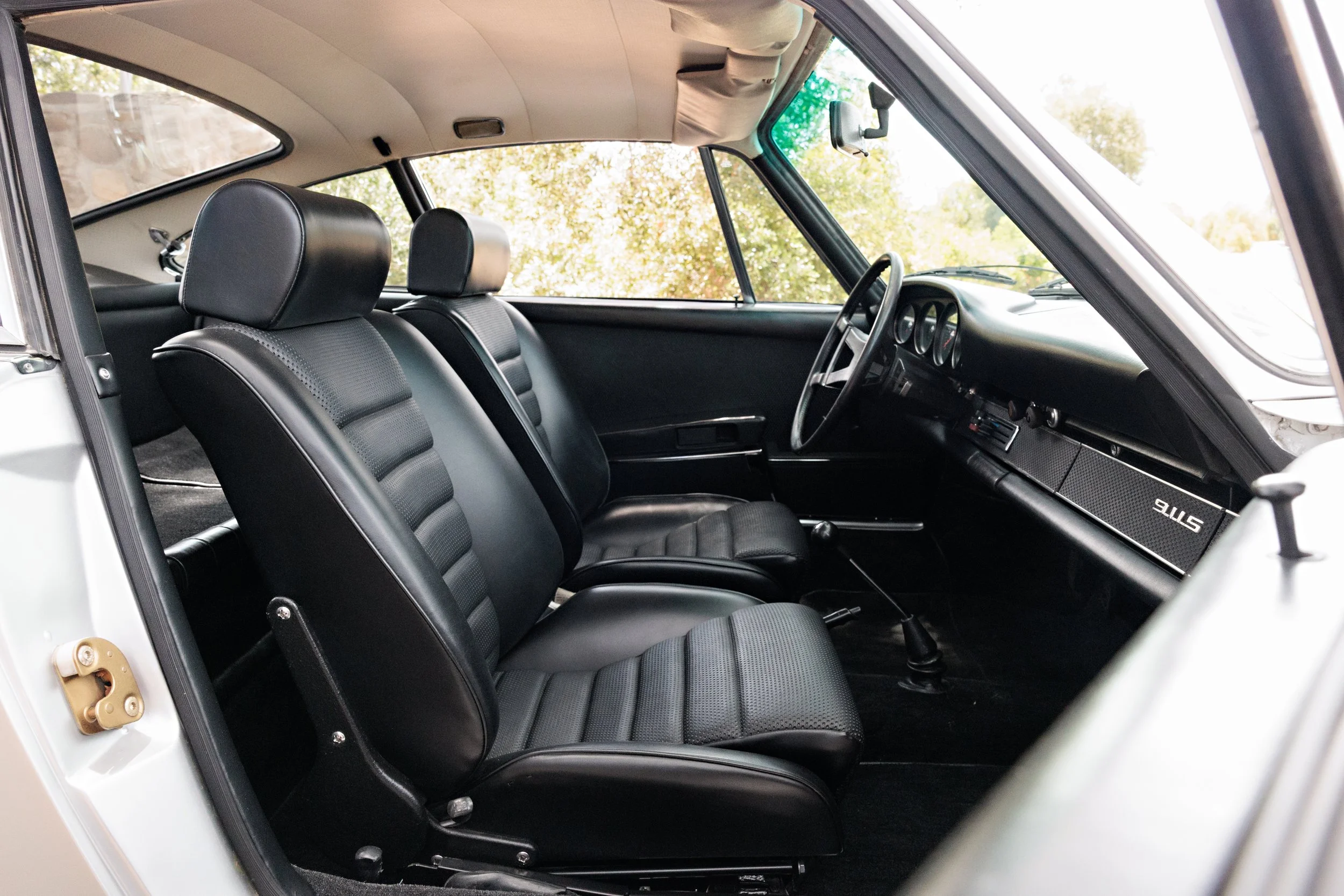 1969_Porsche_911S_15.jpg