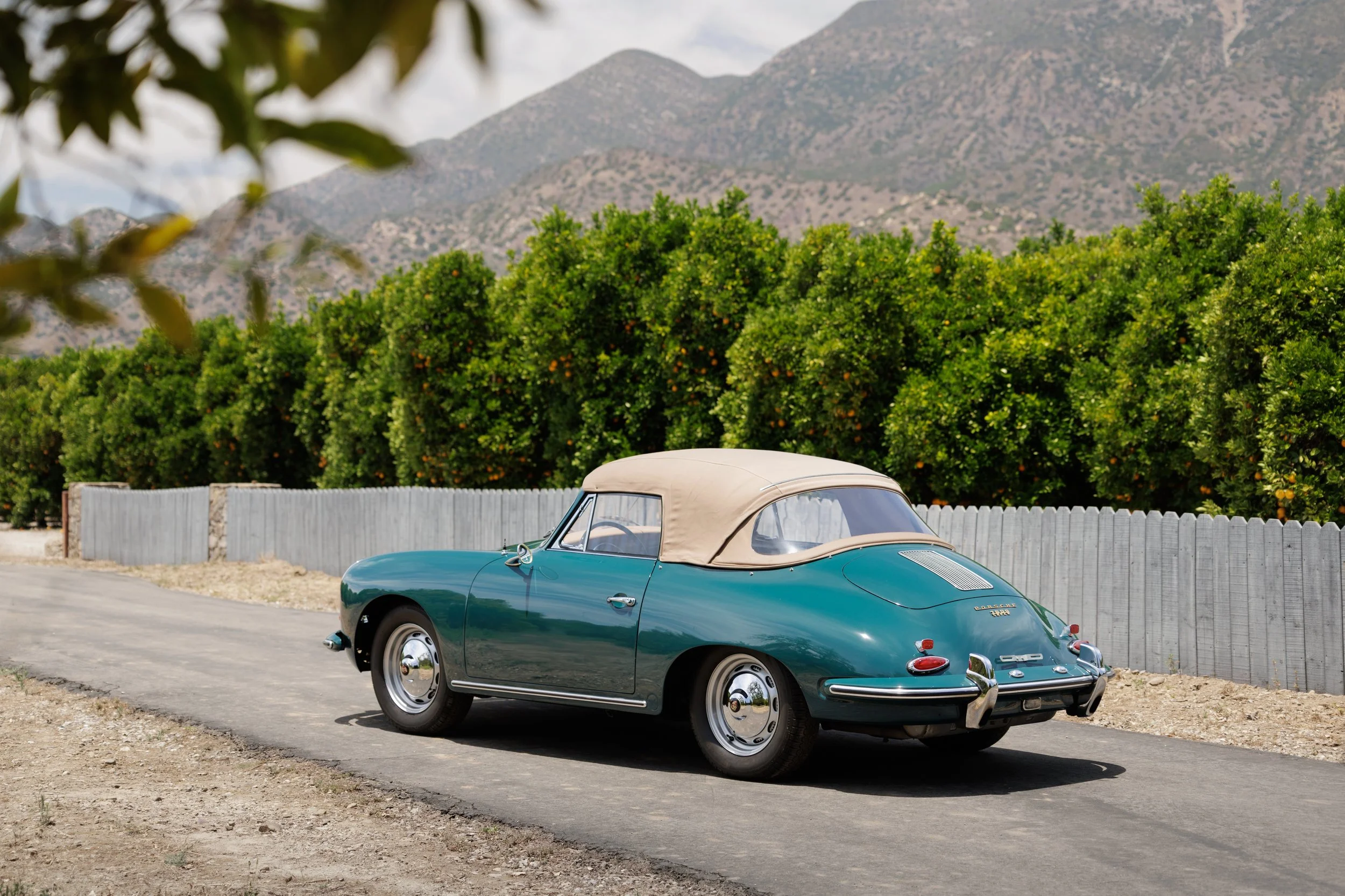 1961_Porsche_356B_Cab_10.jpg