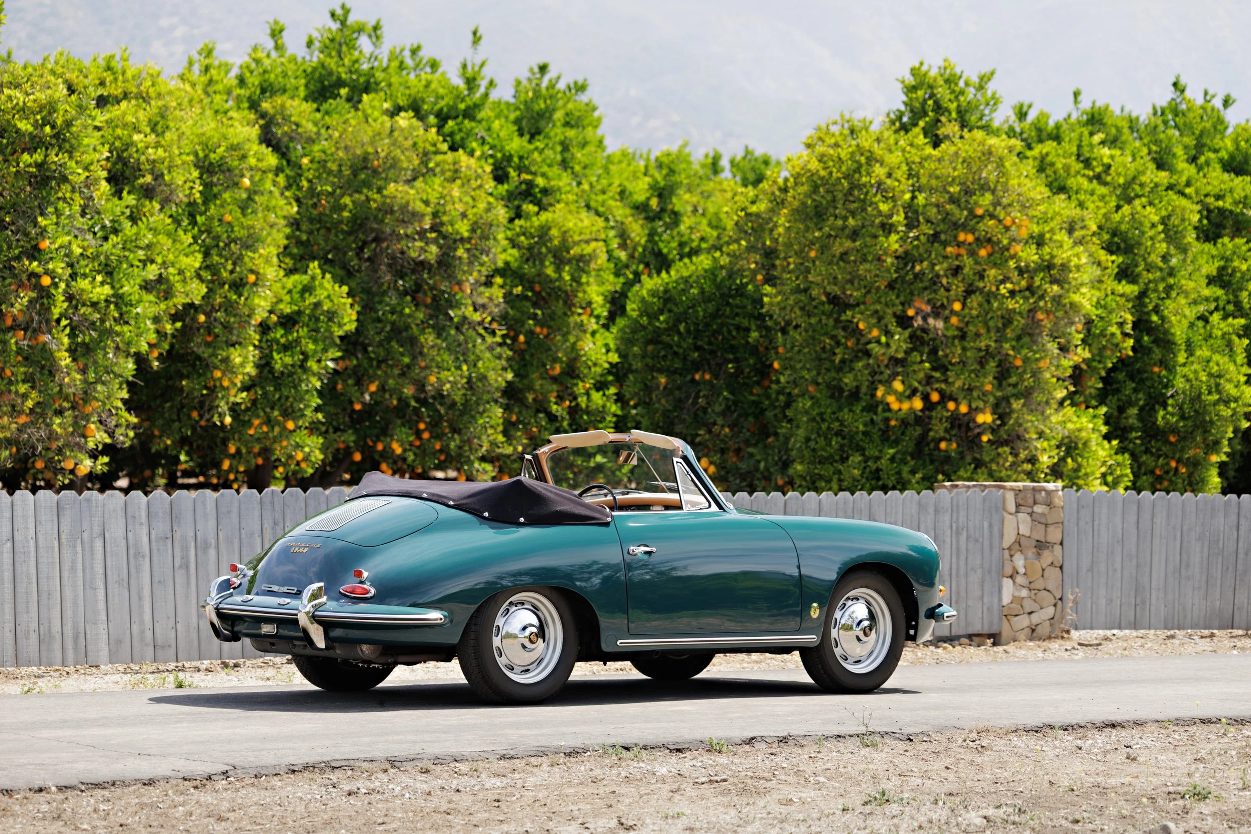 1961_Porsche_356B_Cab_11.jpg