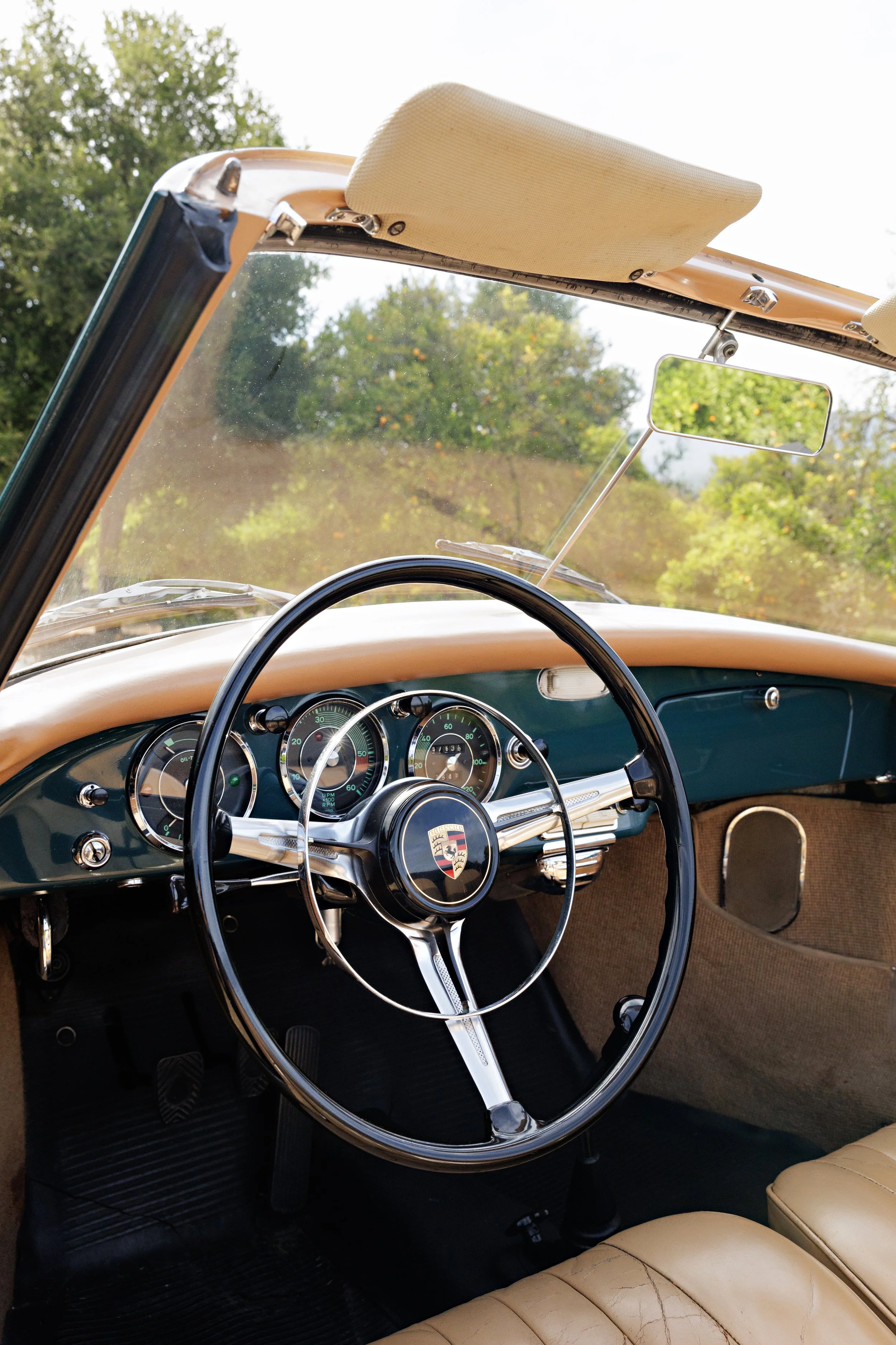 1961_Porsche_356B_Cab_12.jpg