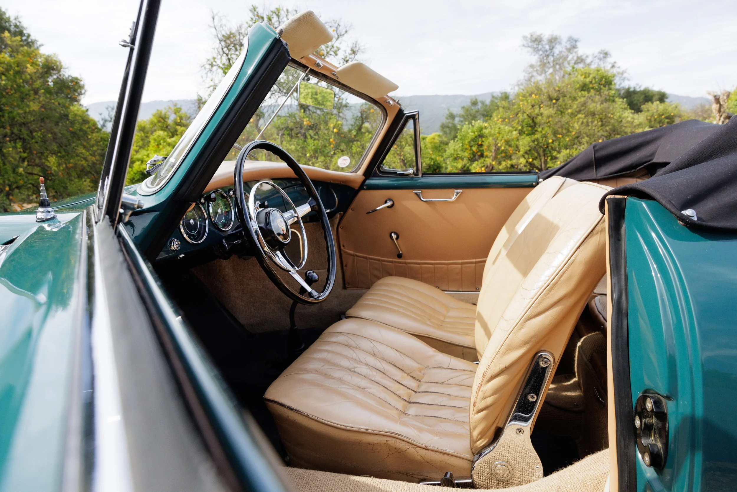 1961_Porsche_356B_Cab_13.jpg