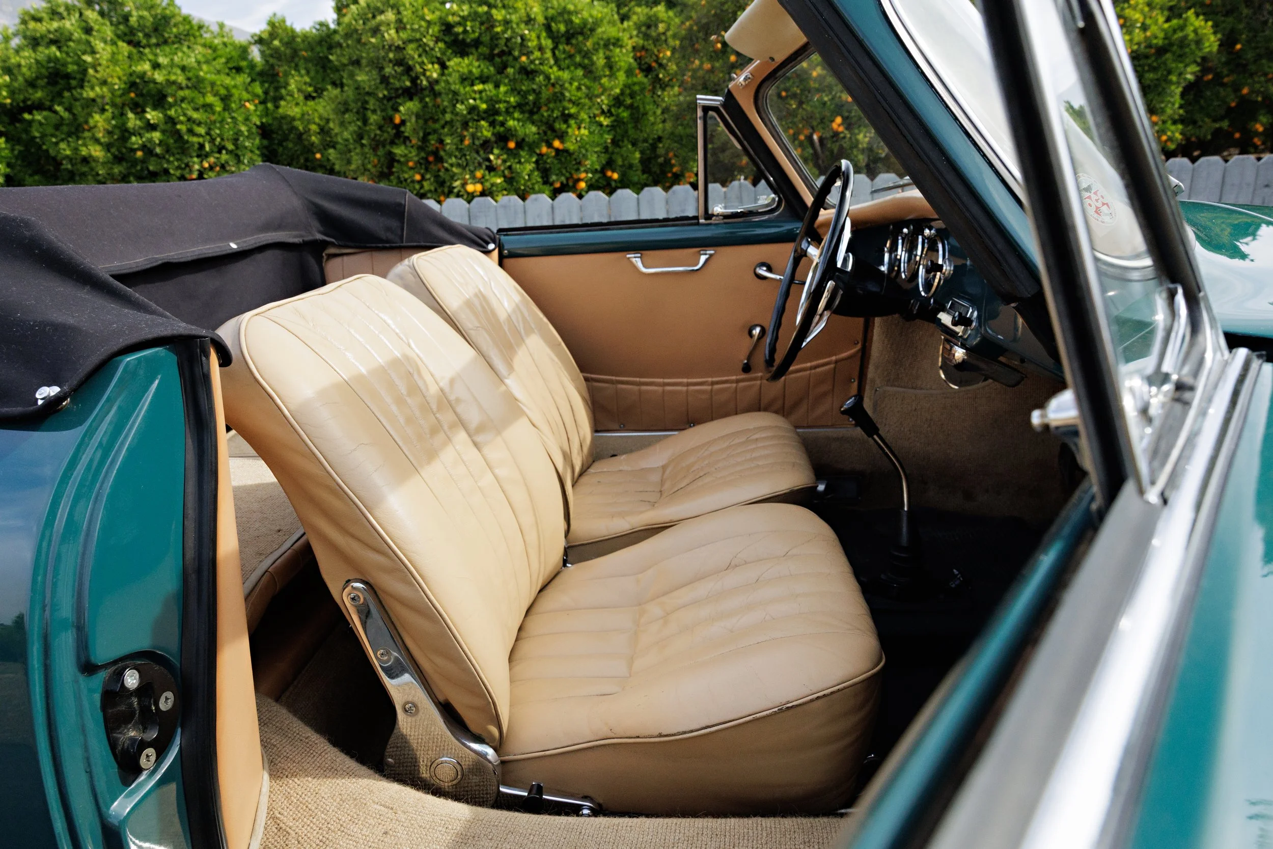 1961_Porsche_356B_Cab_16.jpg