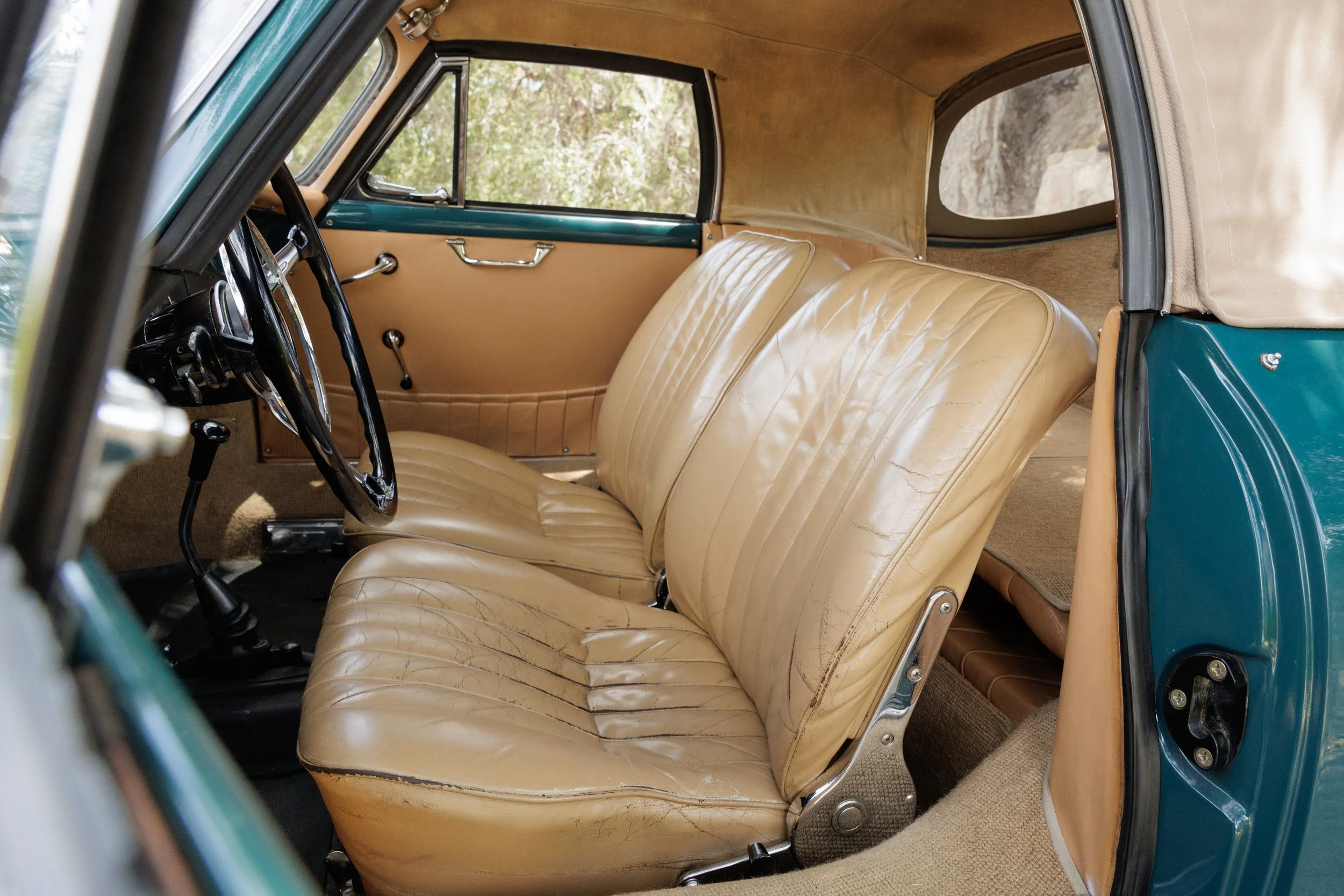 1961_Porsche_356B_Cab_18.jpg