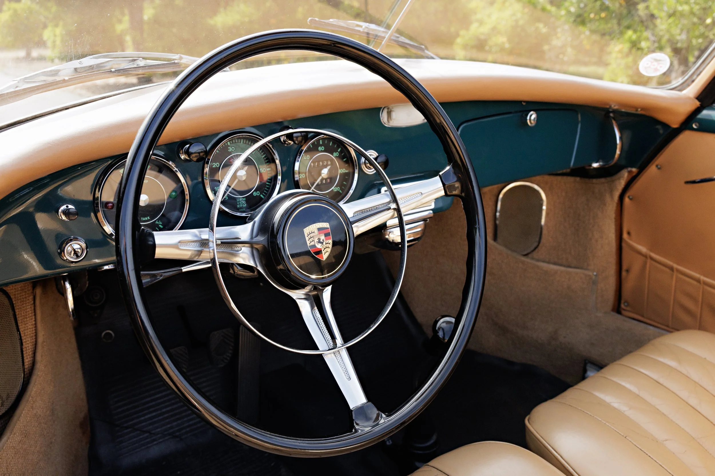 1961_Porsche_356B_Cab_19.jpg