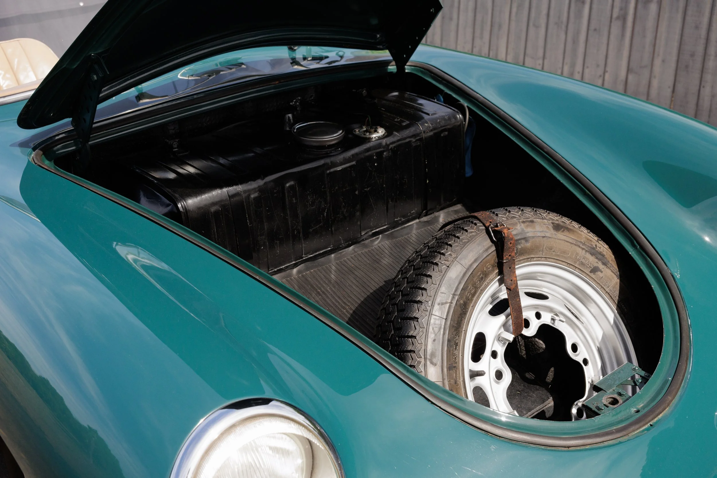 1961_Porsche_356B_Cab_20.jpg