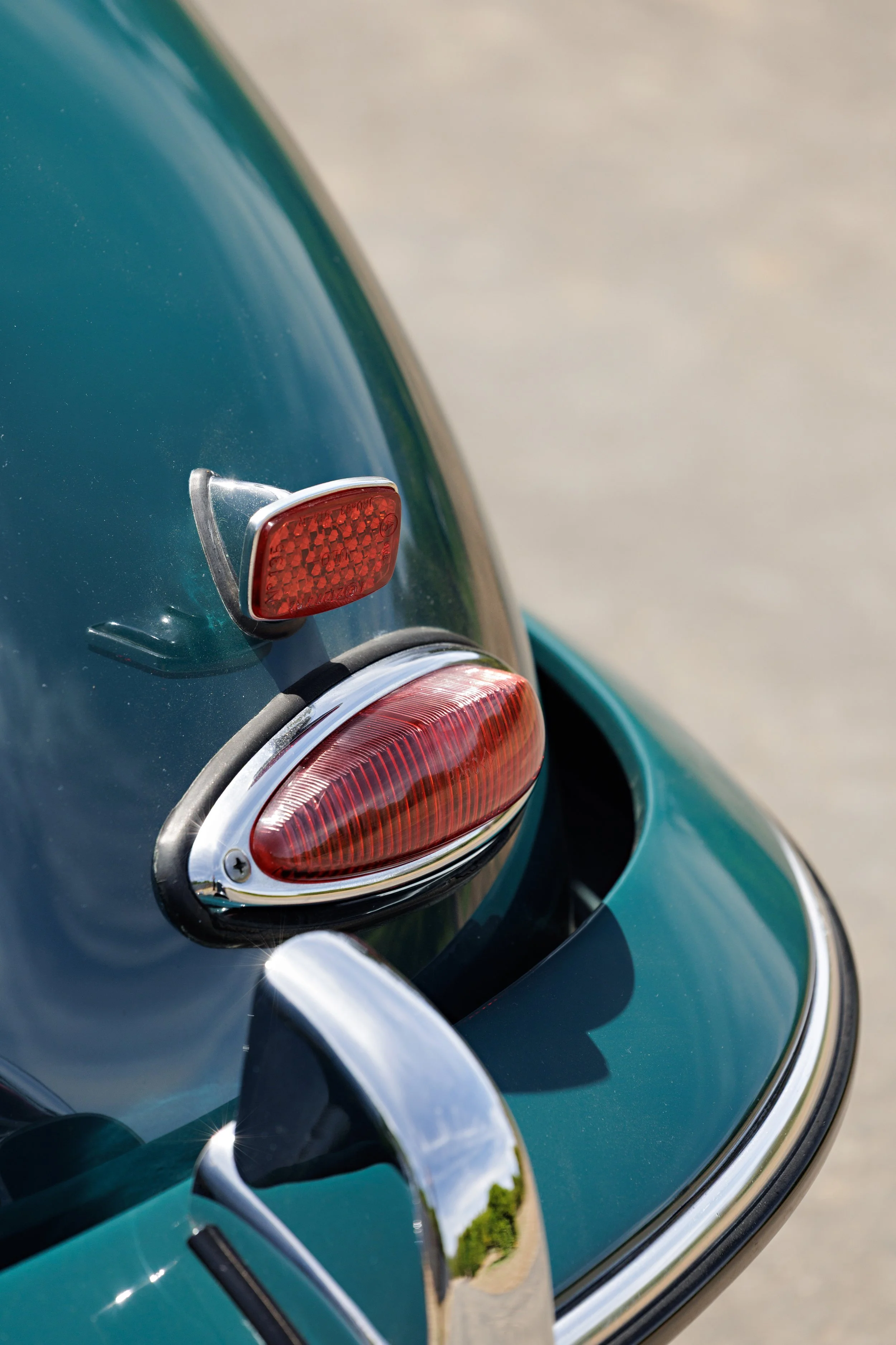1961_Porsche_356B_Cab_27.jpg