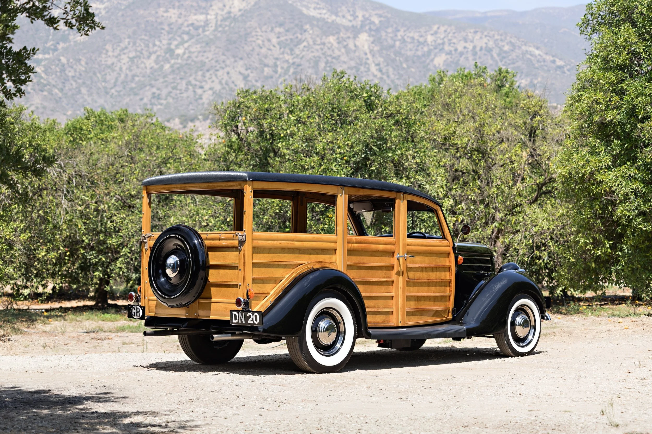 1936_Ford_Woody_8.jpg