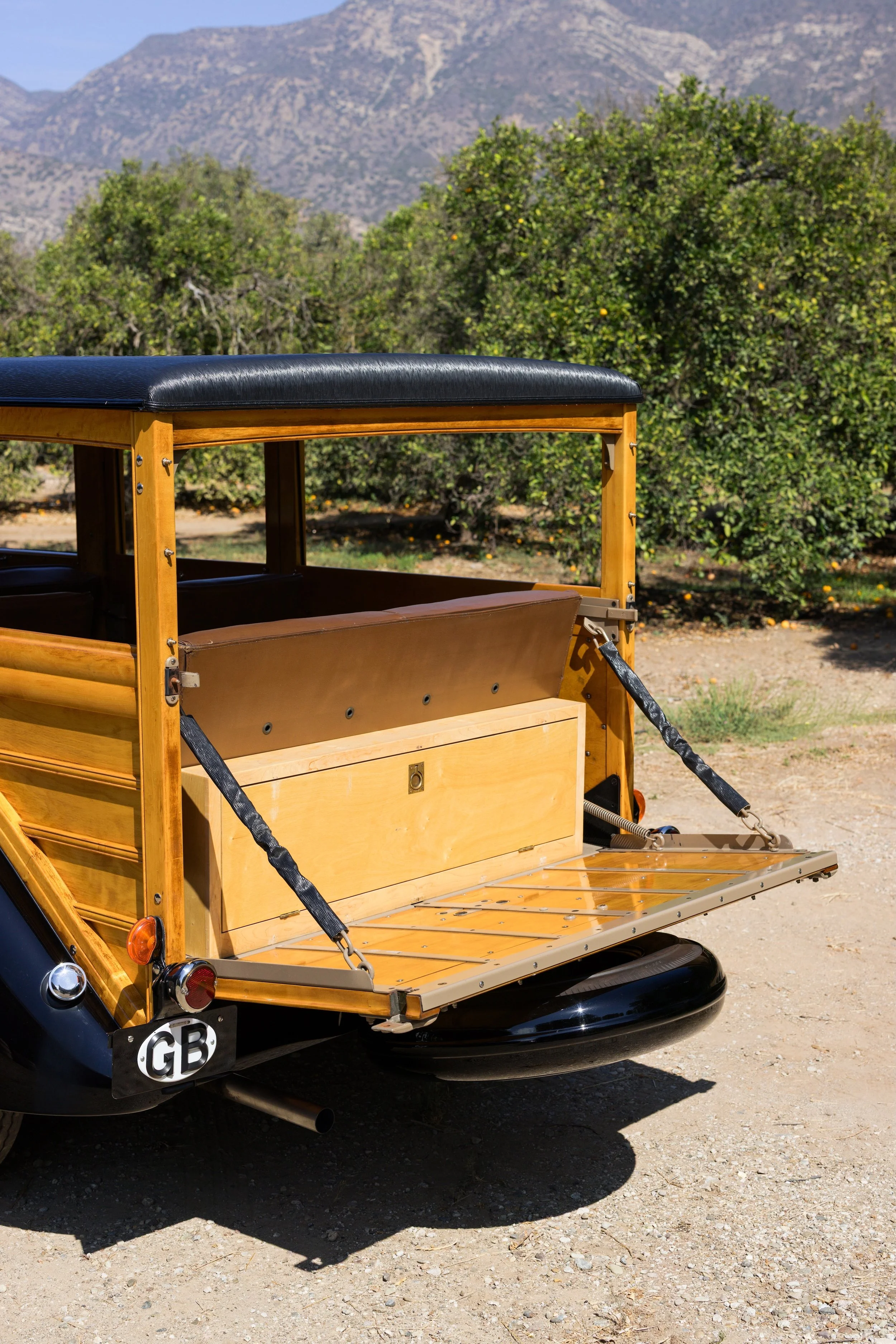 1936_Ford_Woody_17.jpg