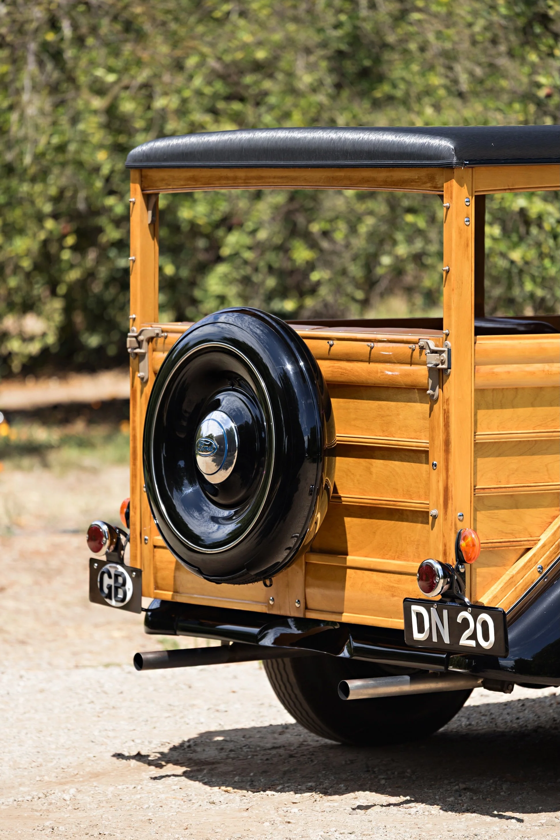 1936_Ford_Woody_24.jpg