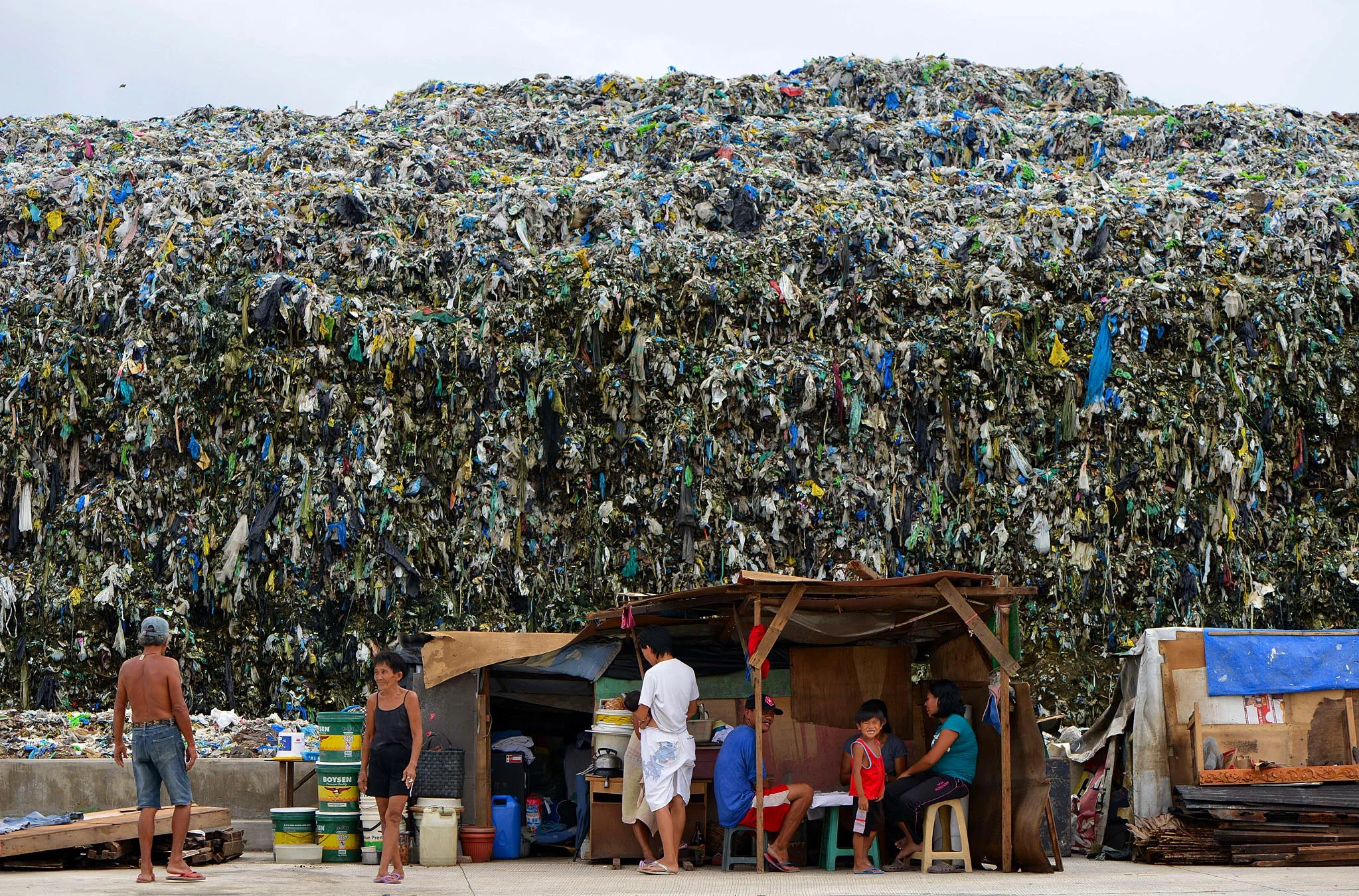 Garbage dump in Manila