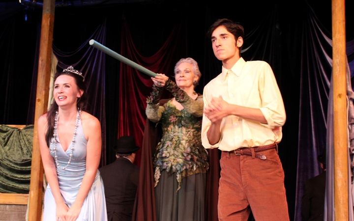 The wall between lovers in The Fantasticks
