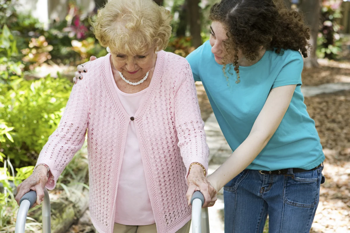 151111-helpingsenior-stock.jpg