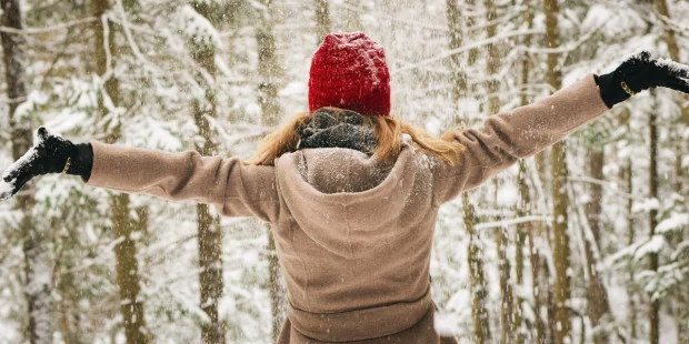 web3-snow-storm-blizzard-woman-winter-tim-gouw-cc0.jpeg