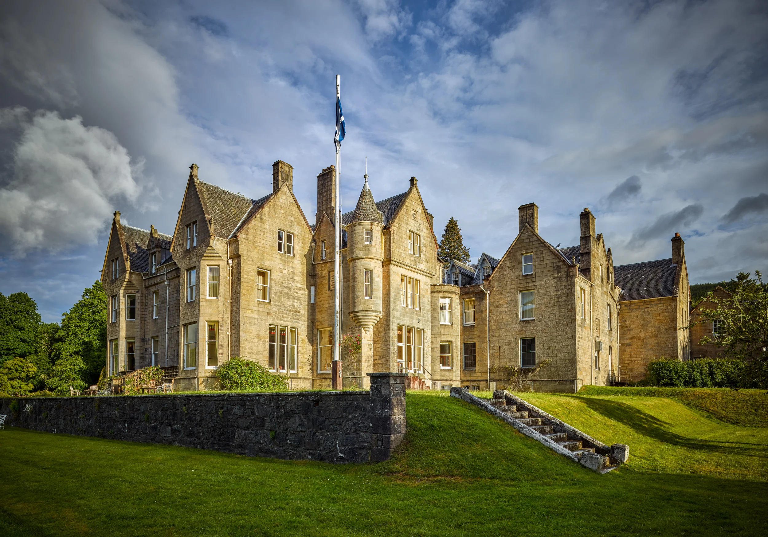 Glen Gary Castle