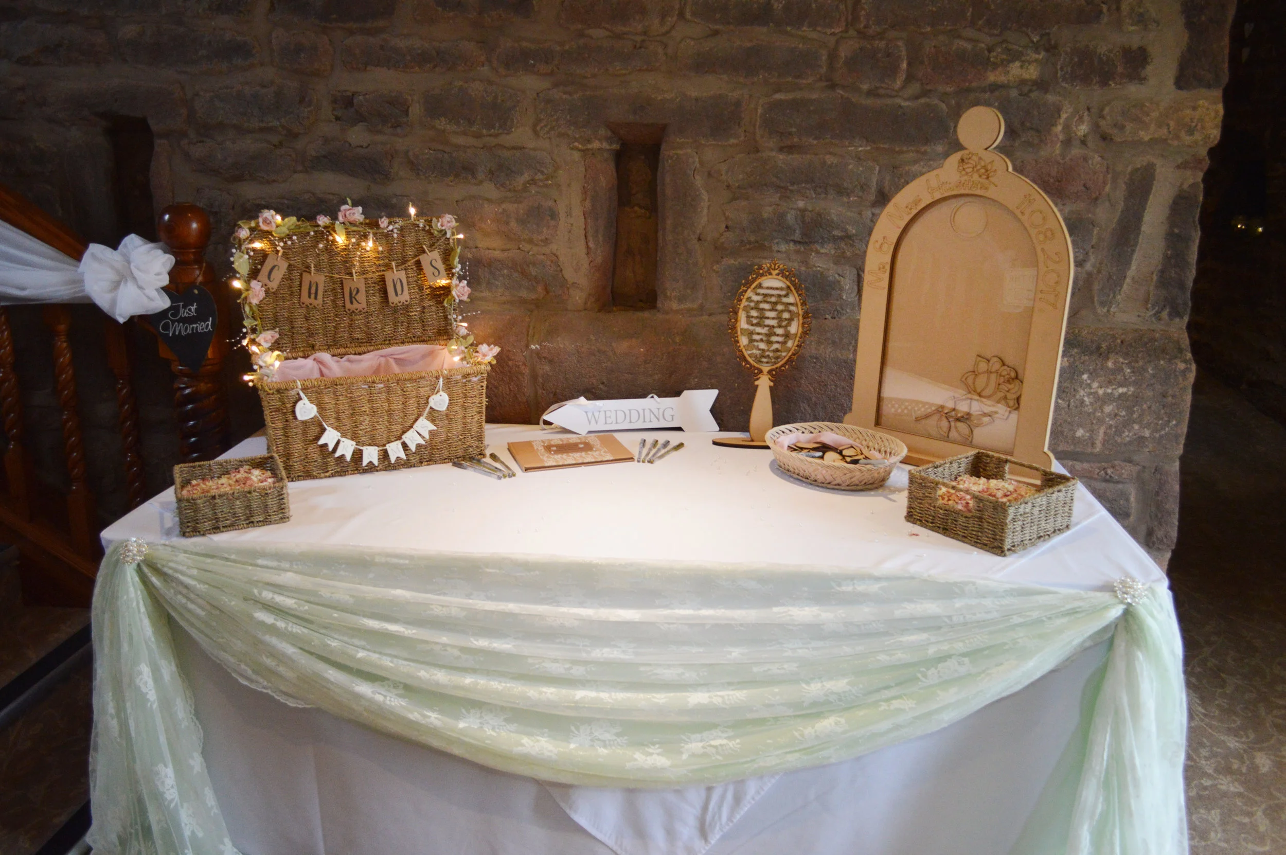 Present table drape