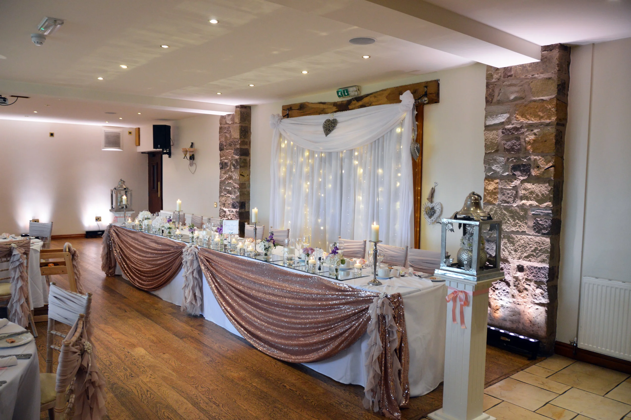 Top table sequin drape