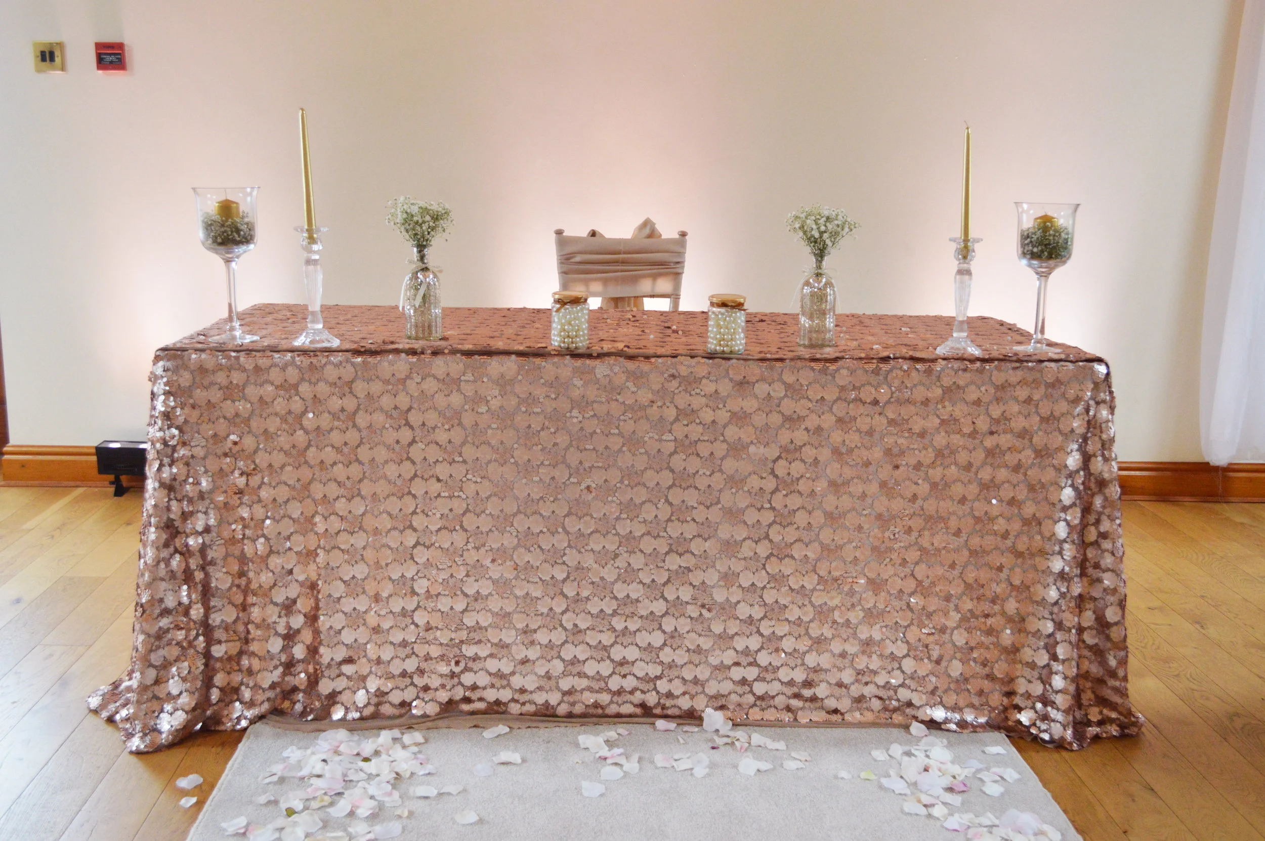 Registar sequin table cloth