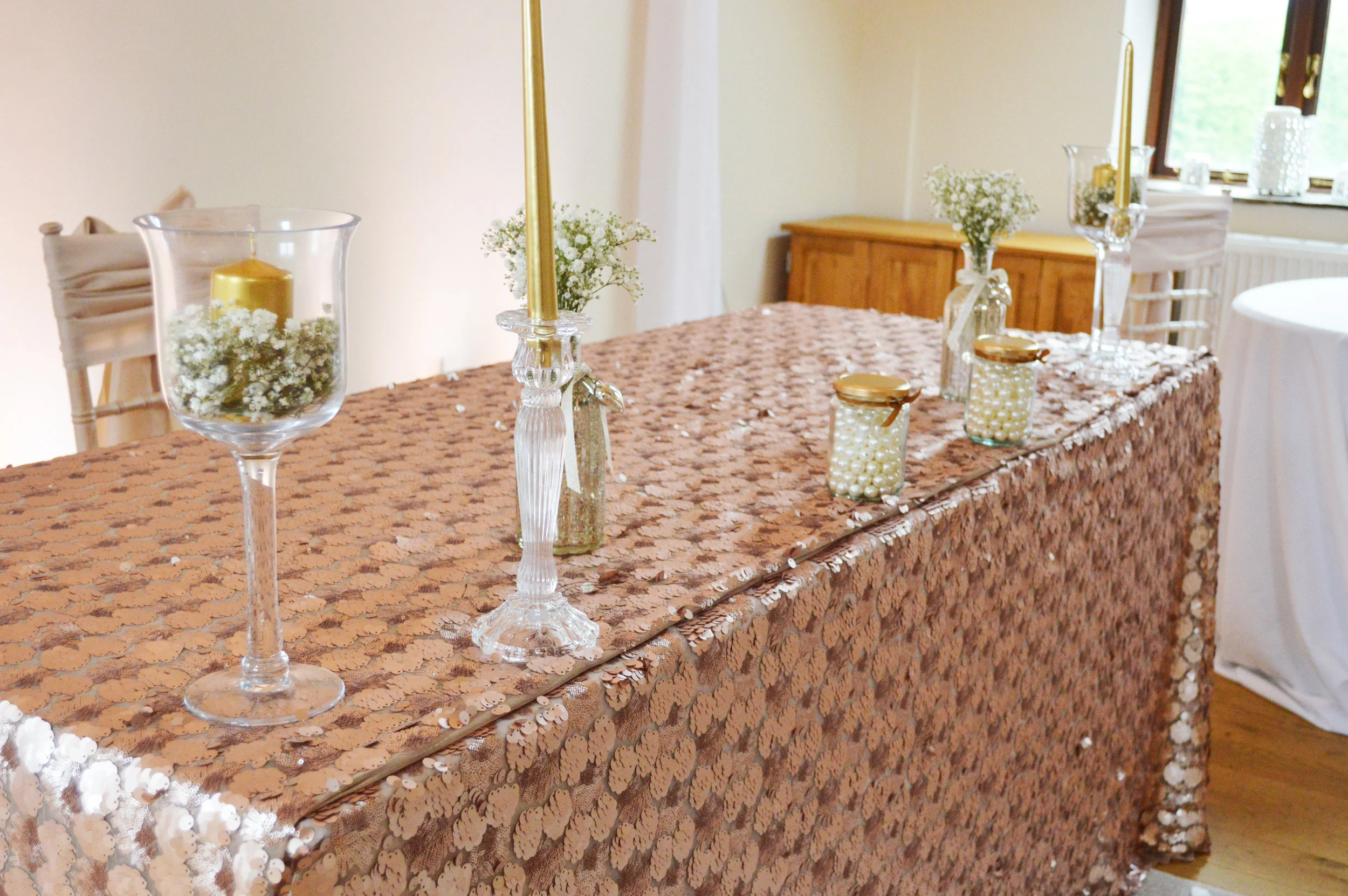 Registrar sequin table cloth