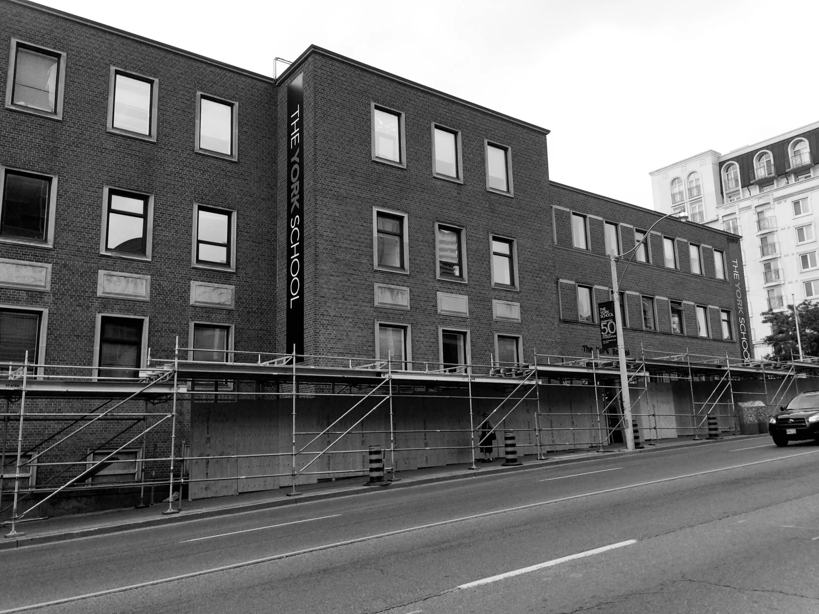 The school is now fully closed off until 2017 from Yonge Street. Hoarding has been set up along the entire face of the school.