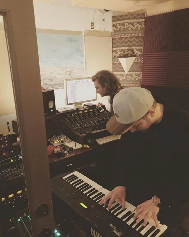 Pinkies out for synth tracks. 📸 @shawnbortel