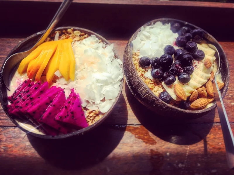 Nalu Bowls - my favorites: a mix of smoothie, fruits and toppings to choose