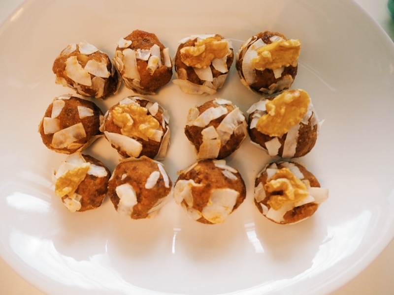 These energy balls always make a good surprise for your friends and loved ones.