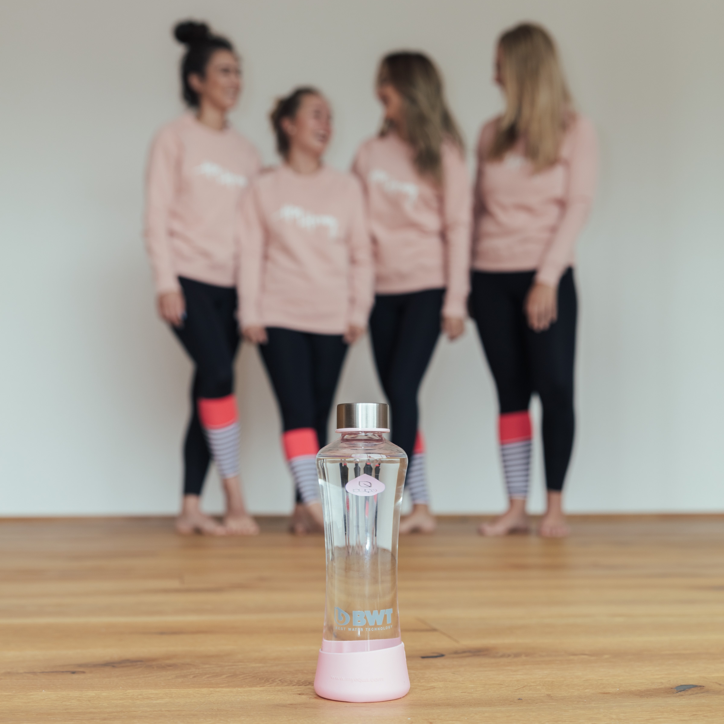 Yoga Outfits by HeyHoney Waterbootle by besserwasser // Photo by LOA Design
