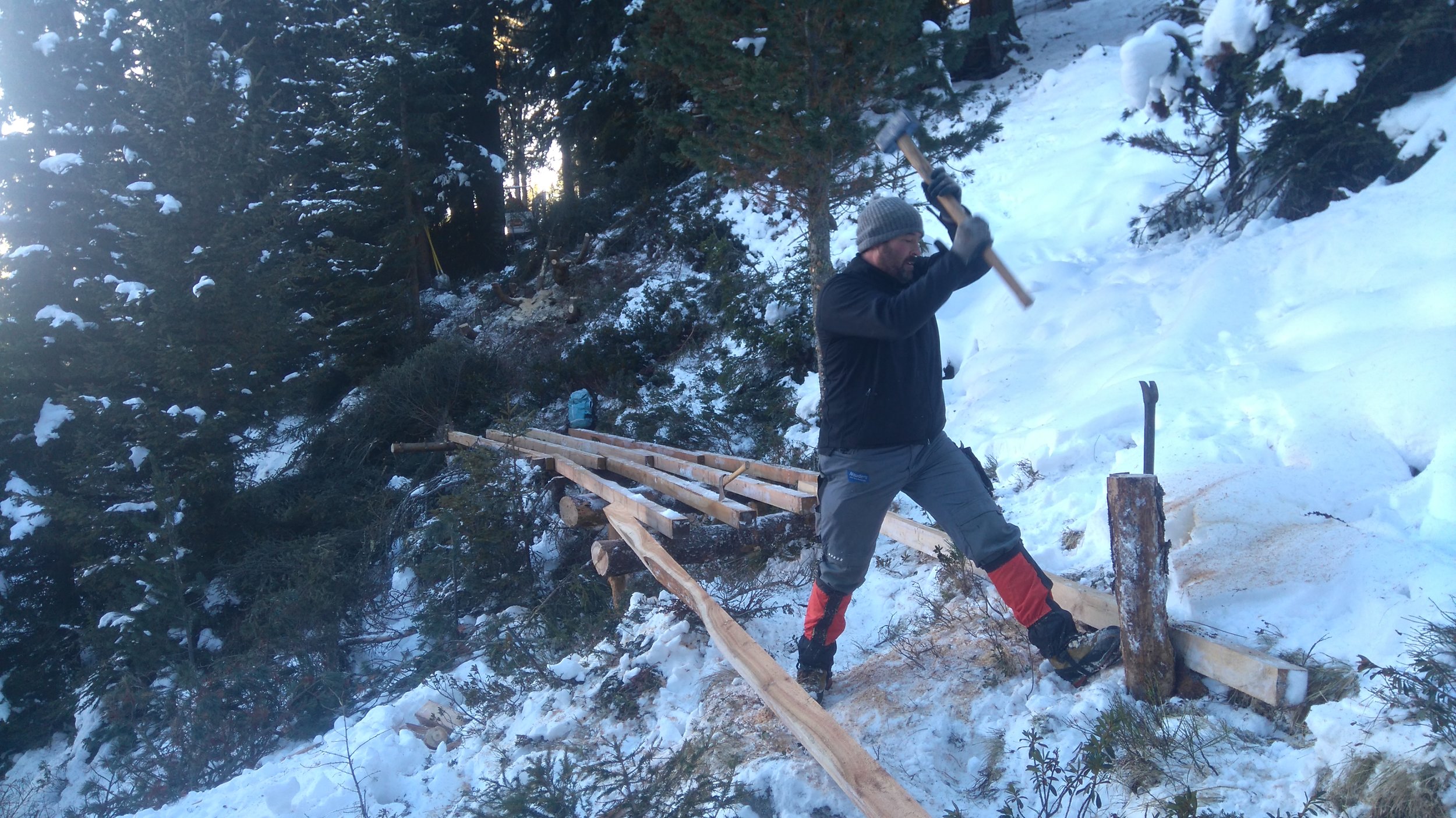 Aufstehen, Schaufeln, Essen, 2 Bier, Schlafen.