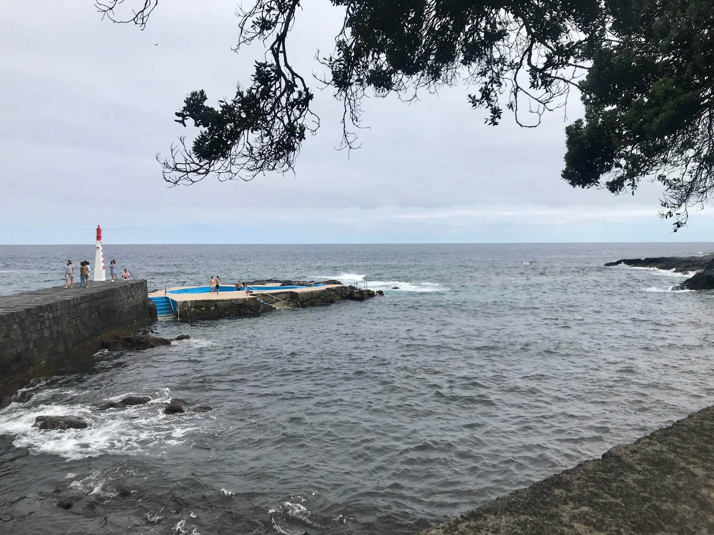 Meerwasser-Pool in Caloura auf São Miguel