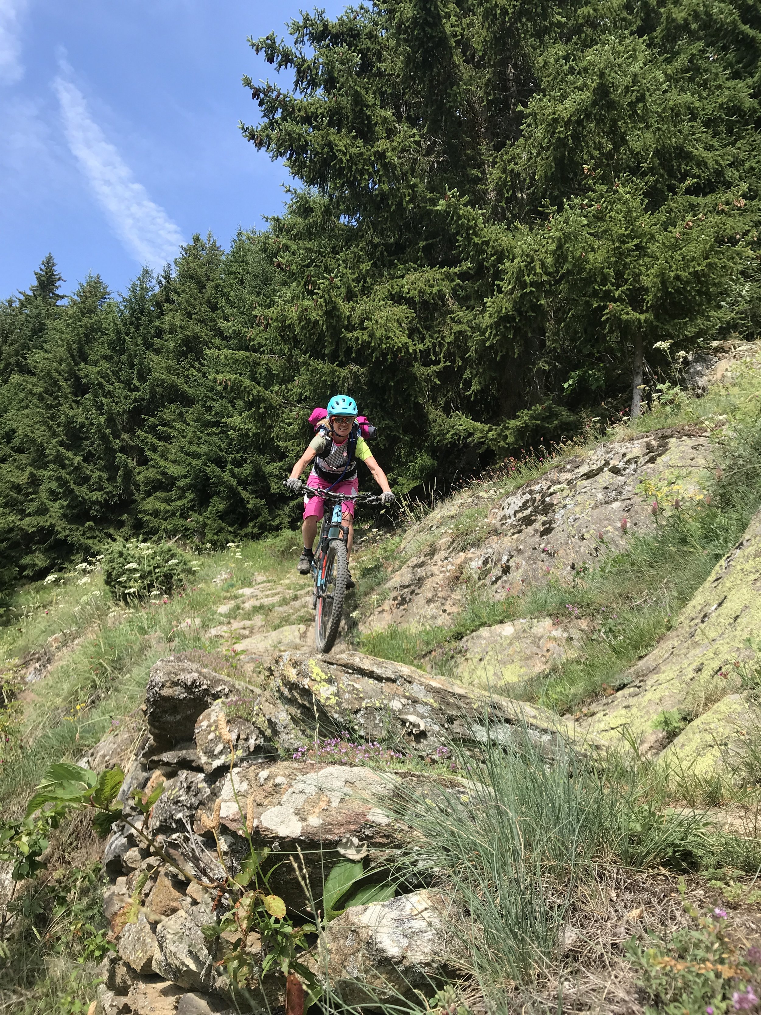 Steinige Trails auf der Abfahrt von Riederalp ins Tal