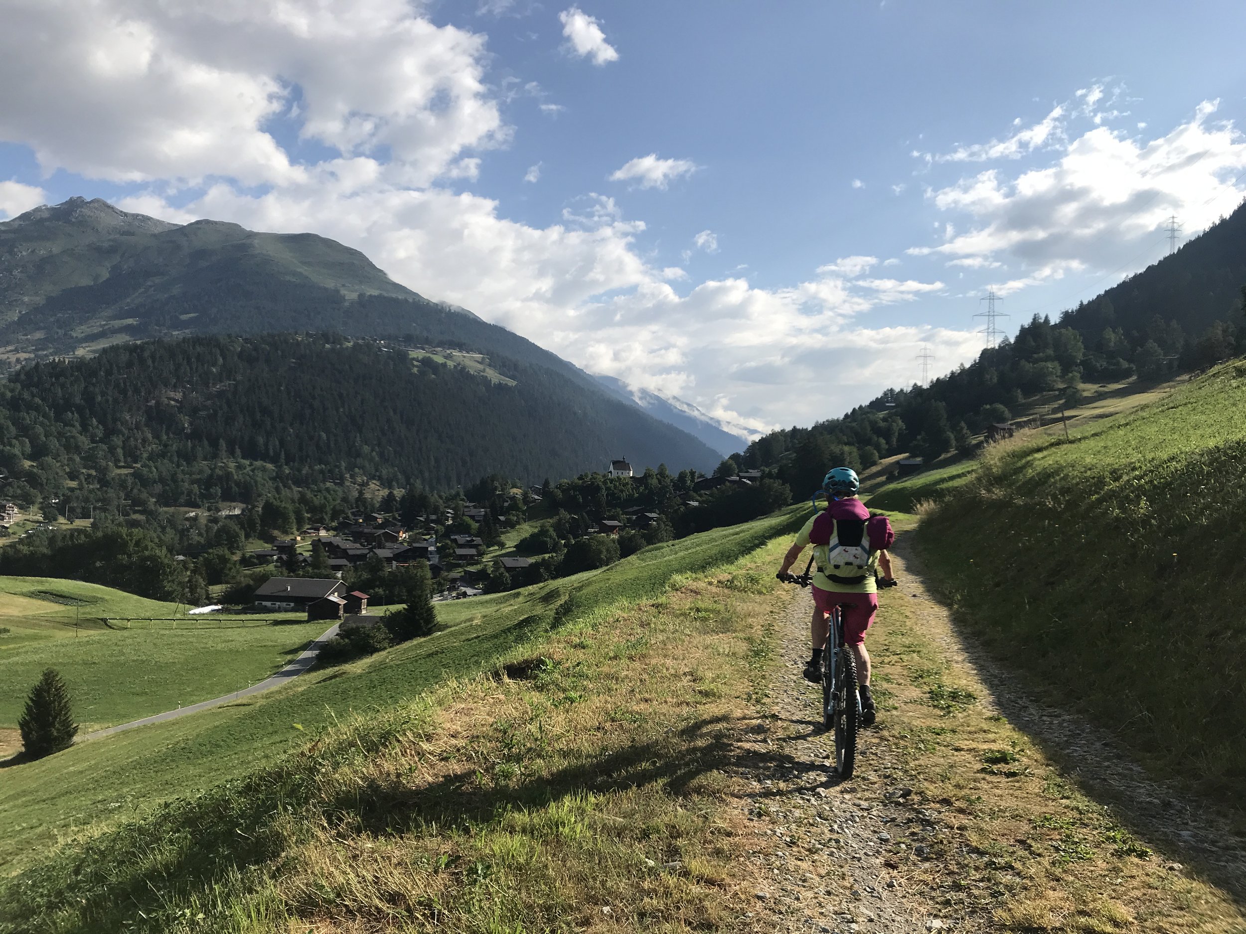 Beim letzte Anstieg nach Bellwald merken wir die gestrige Etappe in dne Beinen