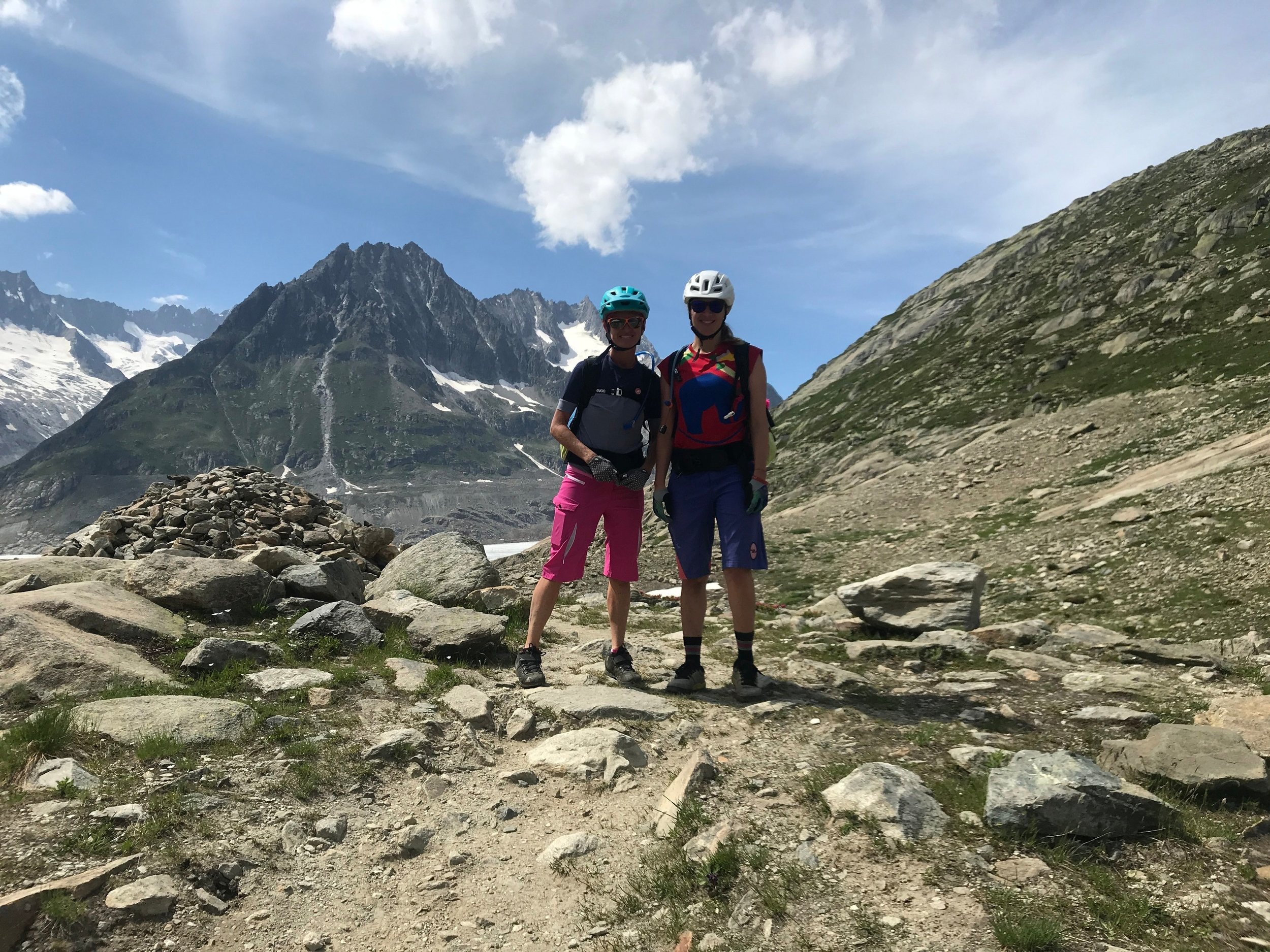 Zu Fuss gehen wir hinab zum Aletschgletscher