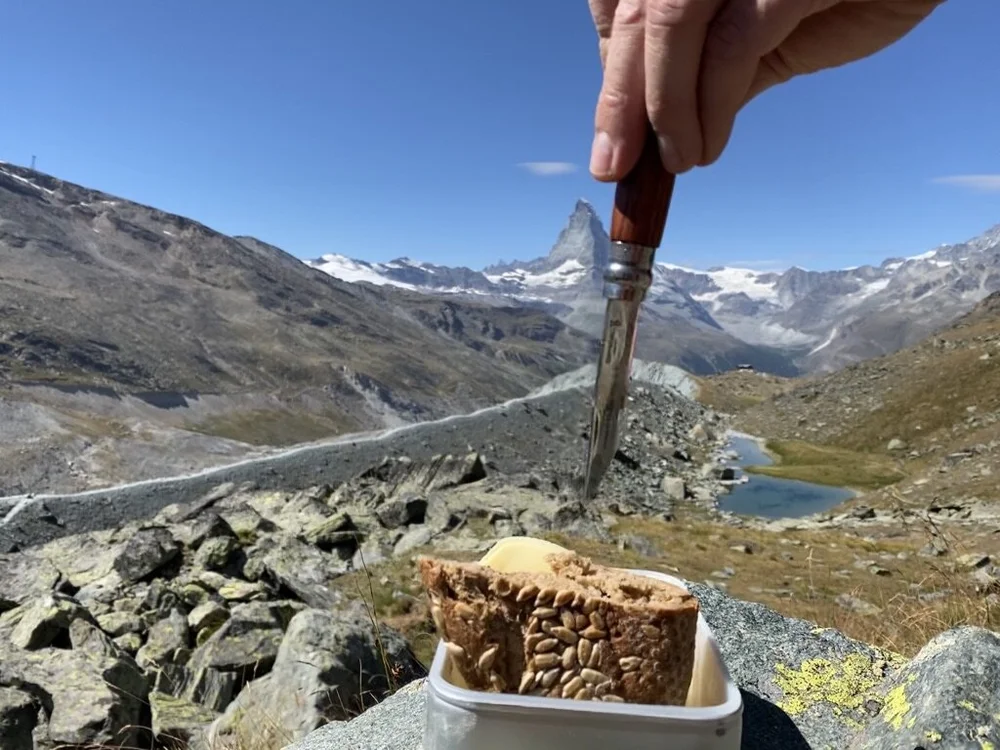 Links im Bild ist der Grattrail sichtbar - von hier aus sieht er wunder aus!