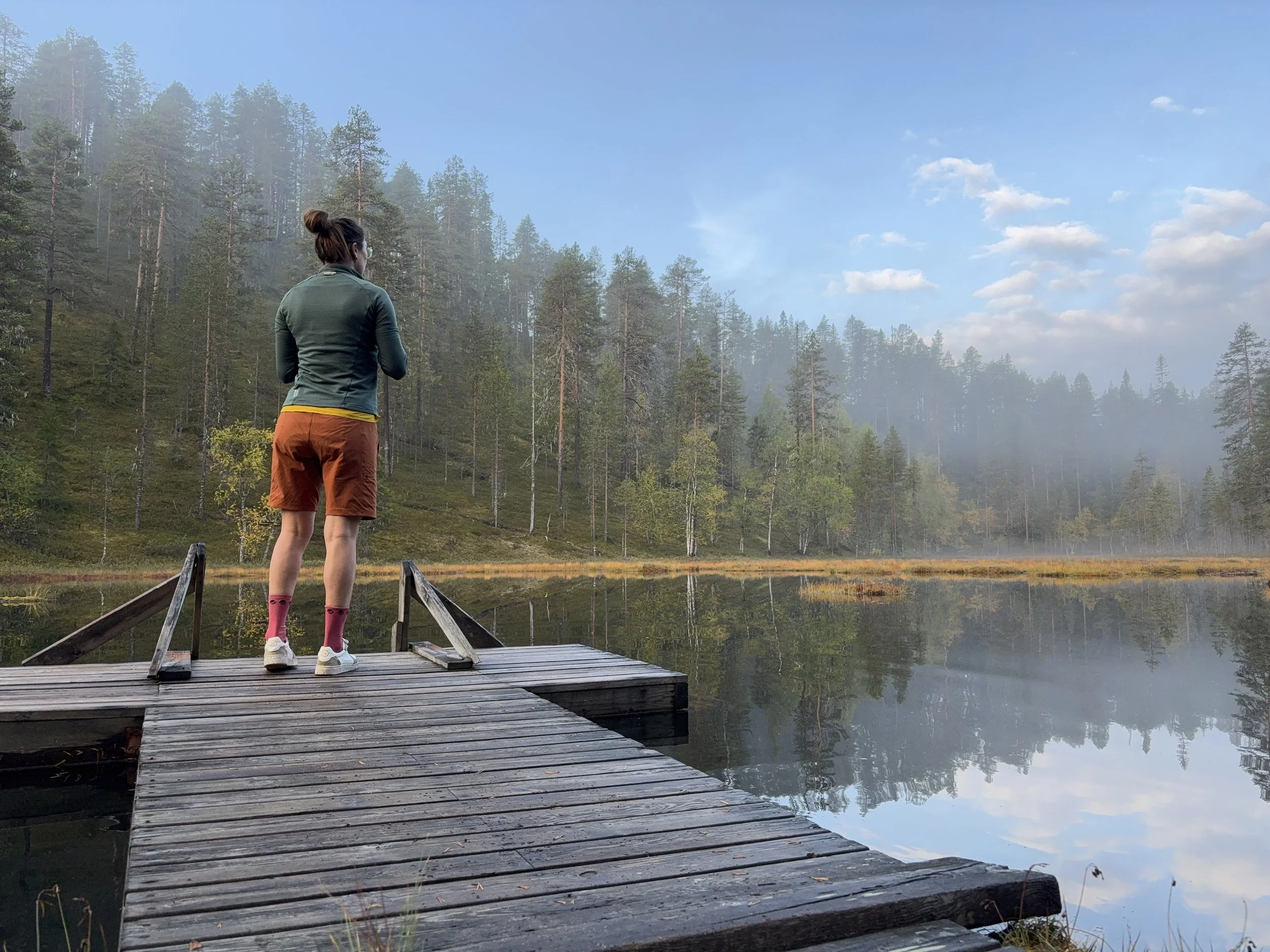 Am See der Blockhütte von Hikes’n Trails