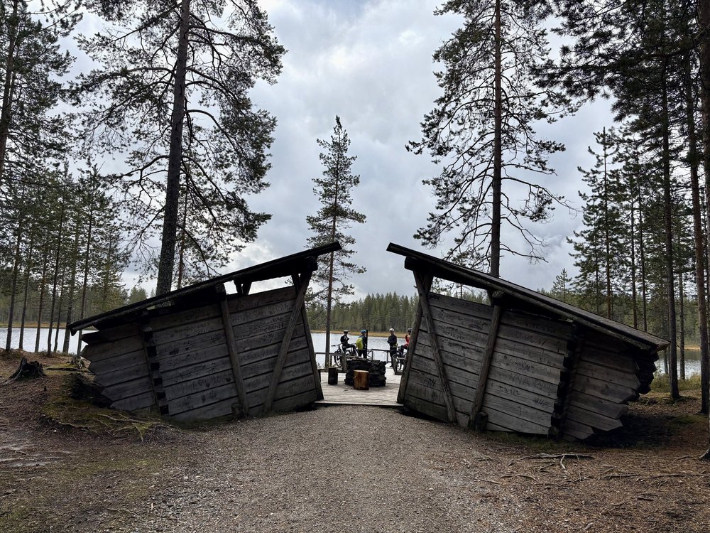 Unterstände wie diesen laden an vielen Stellen zur Pause ein